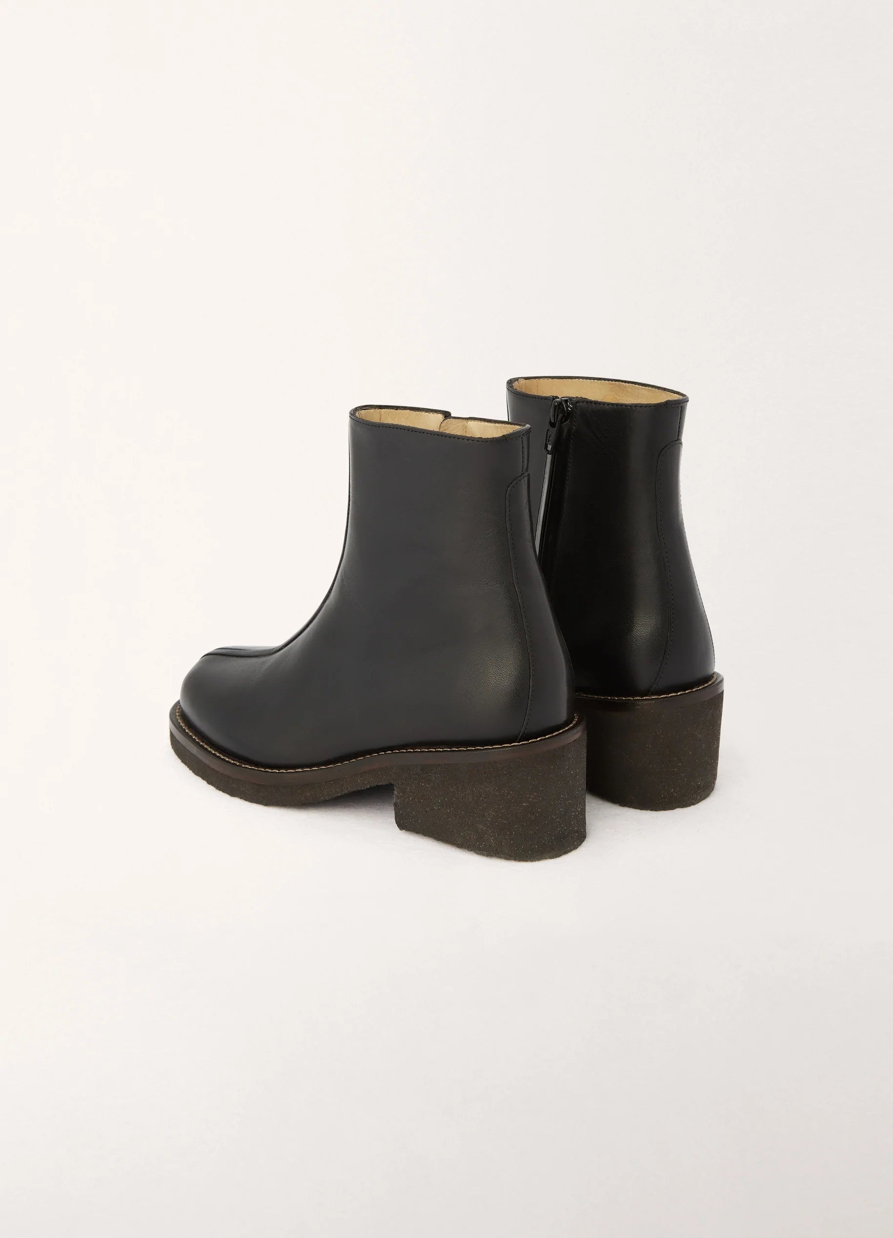 WOMEN PIPED HEELED BOOTS
VEGE TANNED LTH - 4