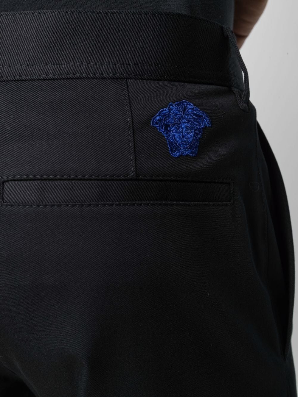 Medusa motif gabardine chinos - 5