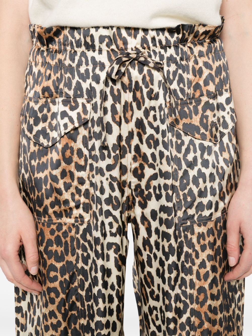 leopard-printed satin trousers - 5