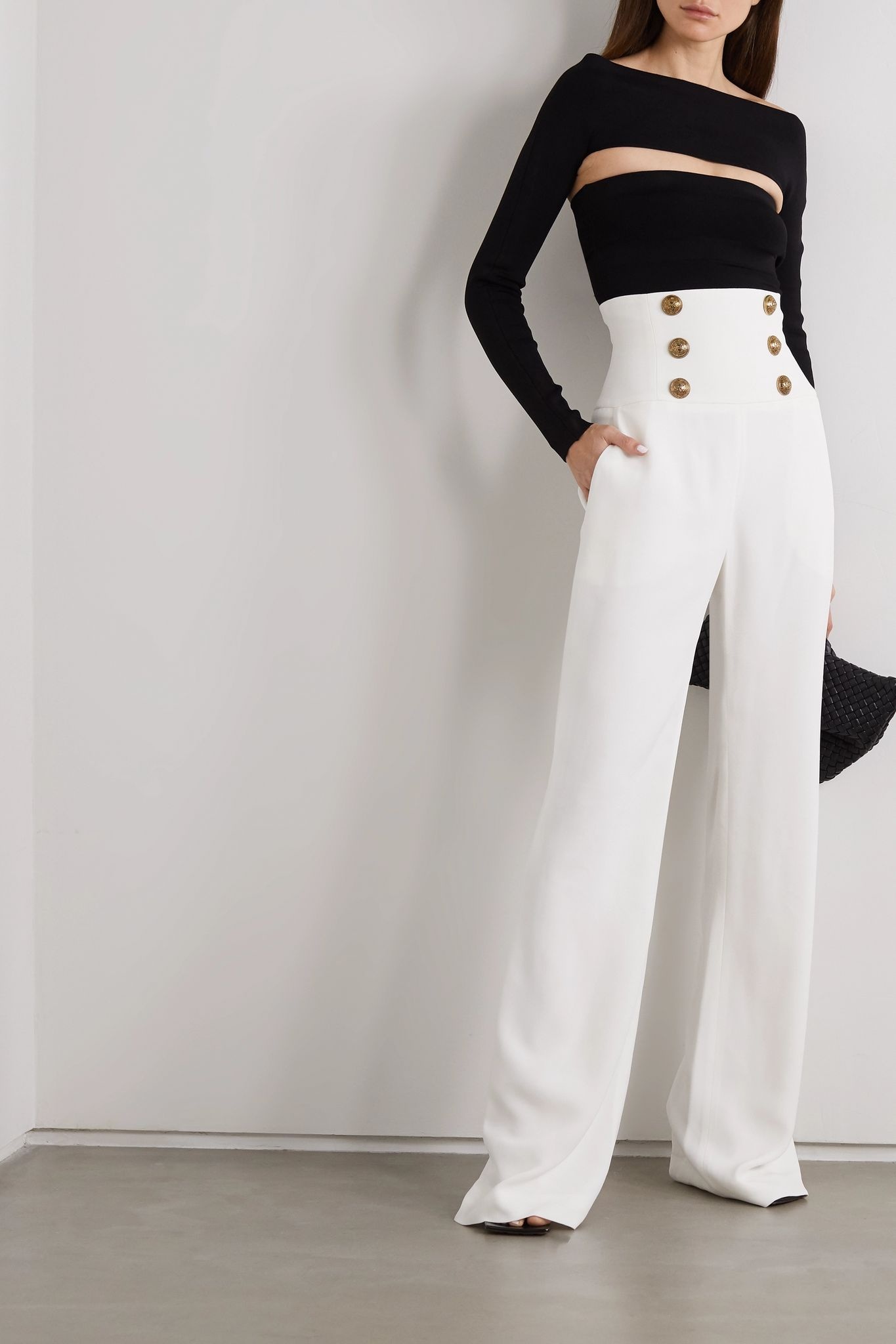 Button-embellished crepe wide-leg pants - 2