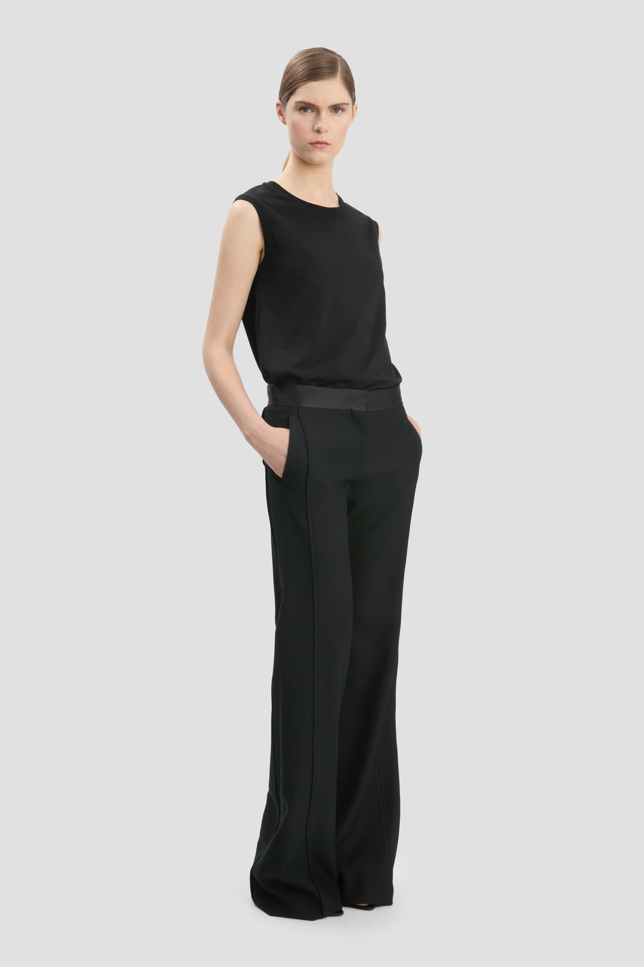 Sleeveless T-Shirt In Black - 3