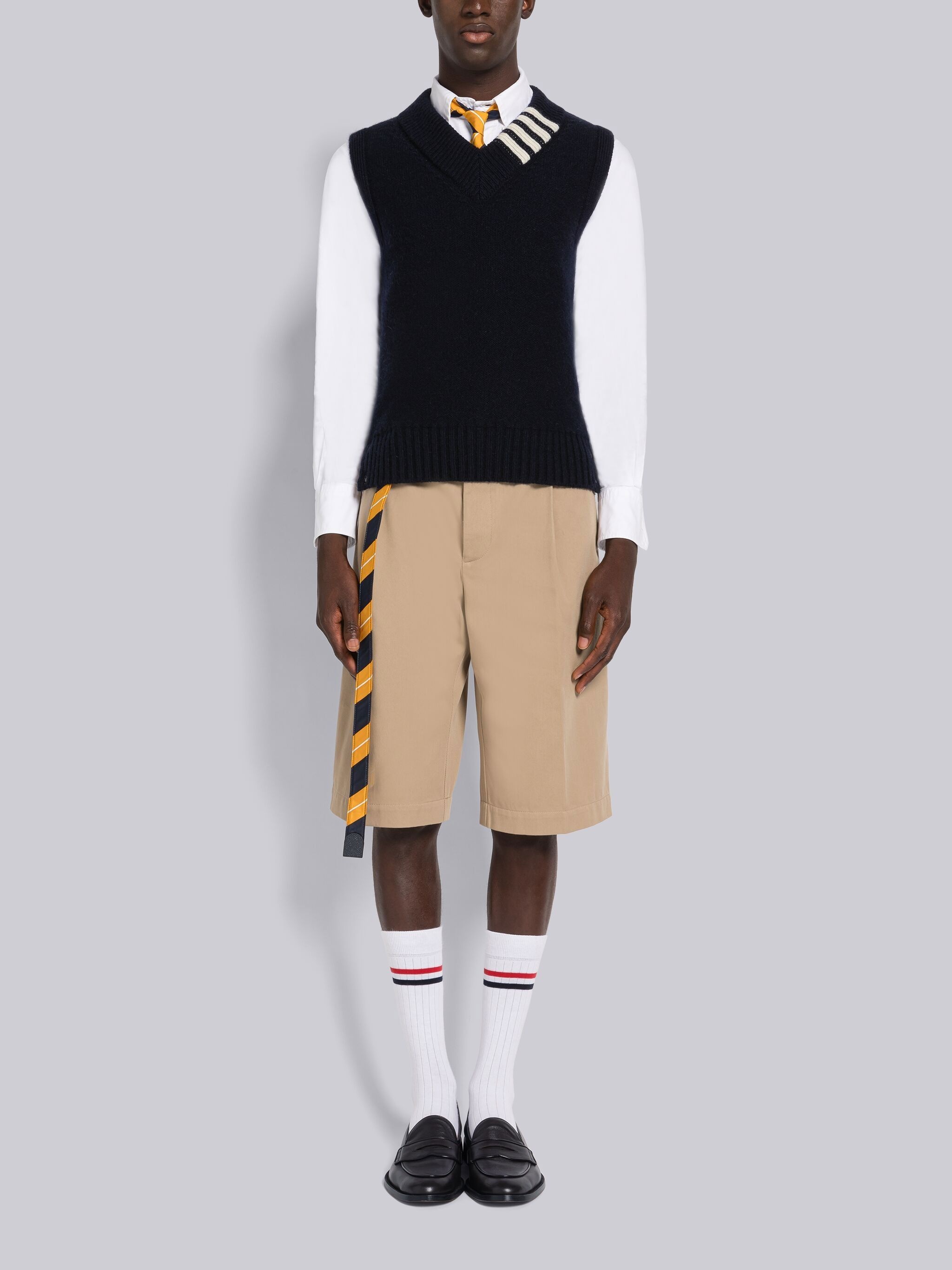 REVERSED JERSEY STITCH DONEGAL 4-BAR V-NECK VEST - 4