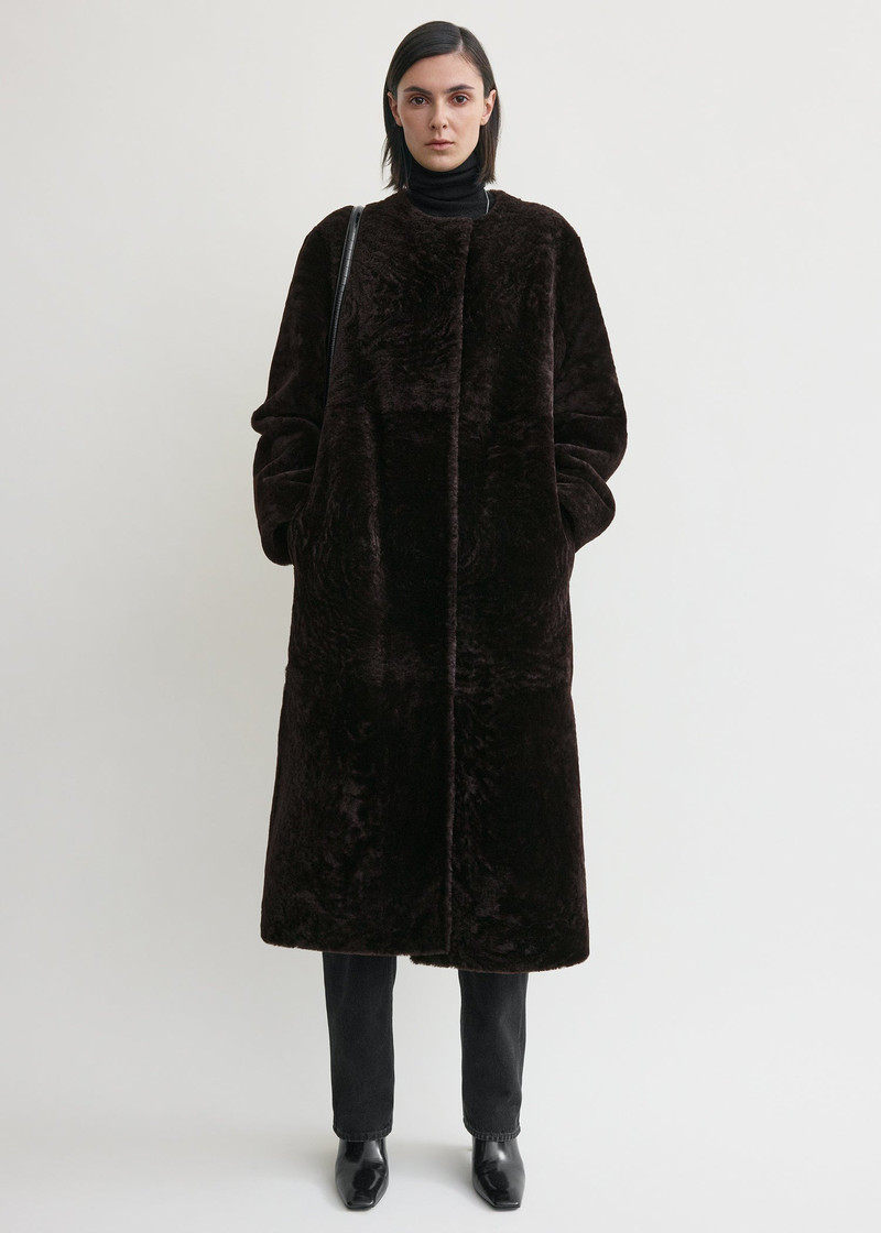 TOTEME Soft shearling coat bark outlook