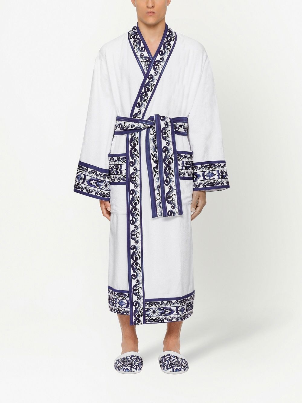 Majolica-print trim bathrobe - 4