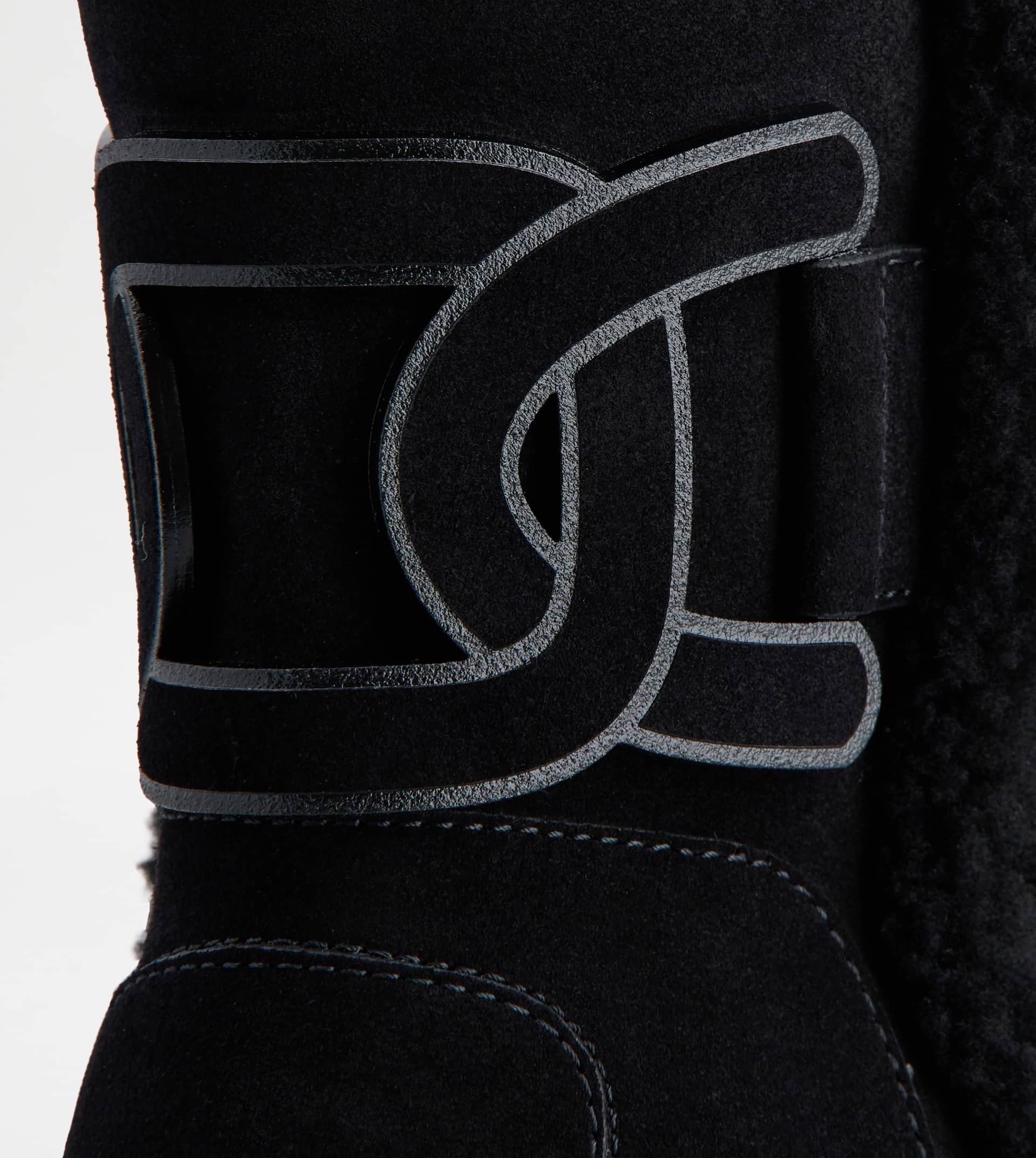 TOD'S W. G. ANKLE BOOTS IN SUEDE - BLACK - 5