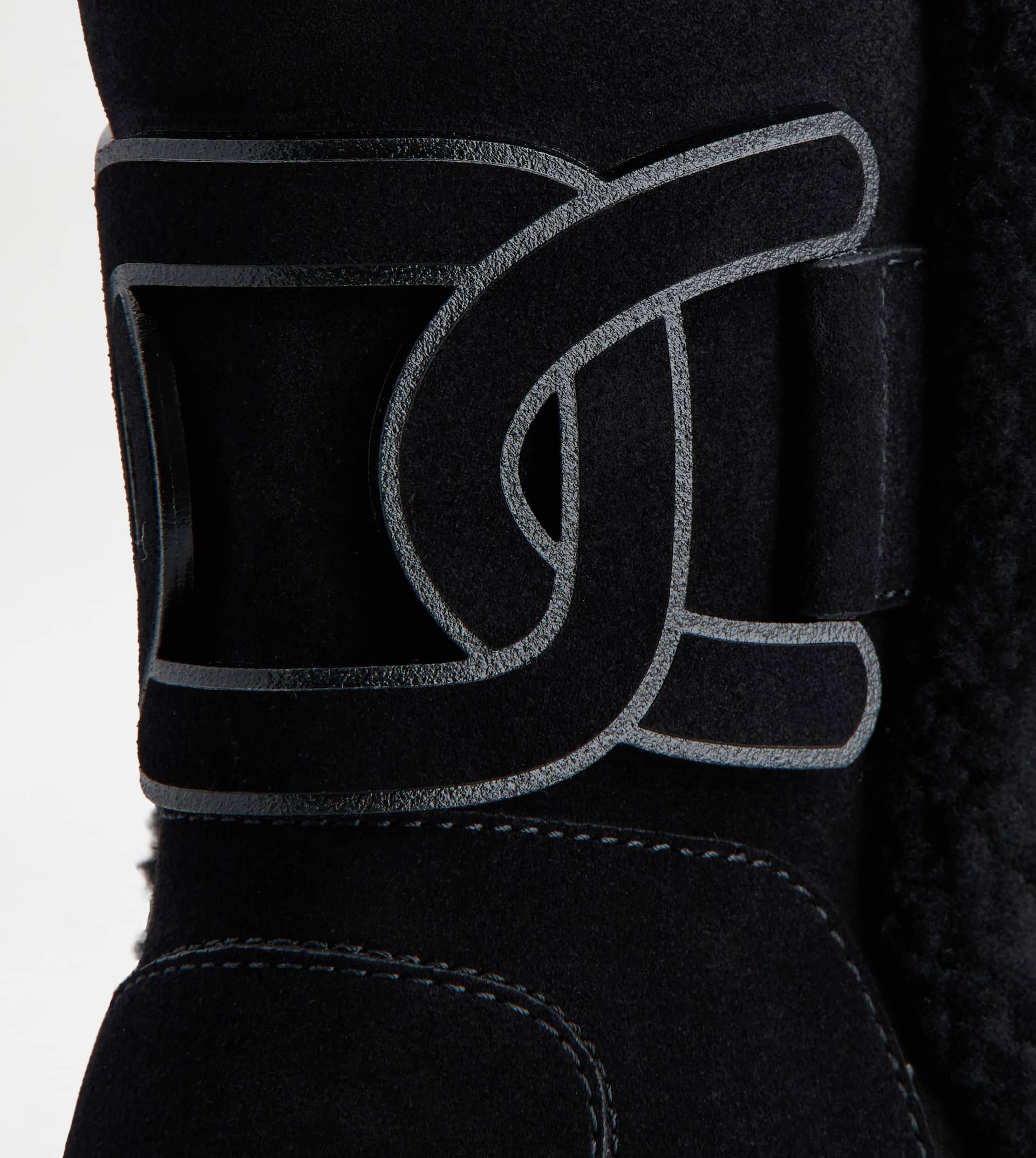 TOD'S W. G. ANKLE BOOTS IN SUEDE - BLACK - 5
