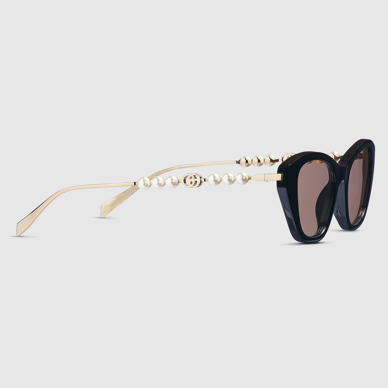 GUCCI Cat eye frame sunglasses outlook