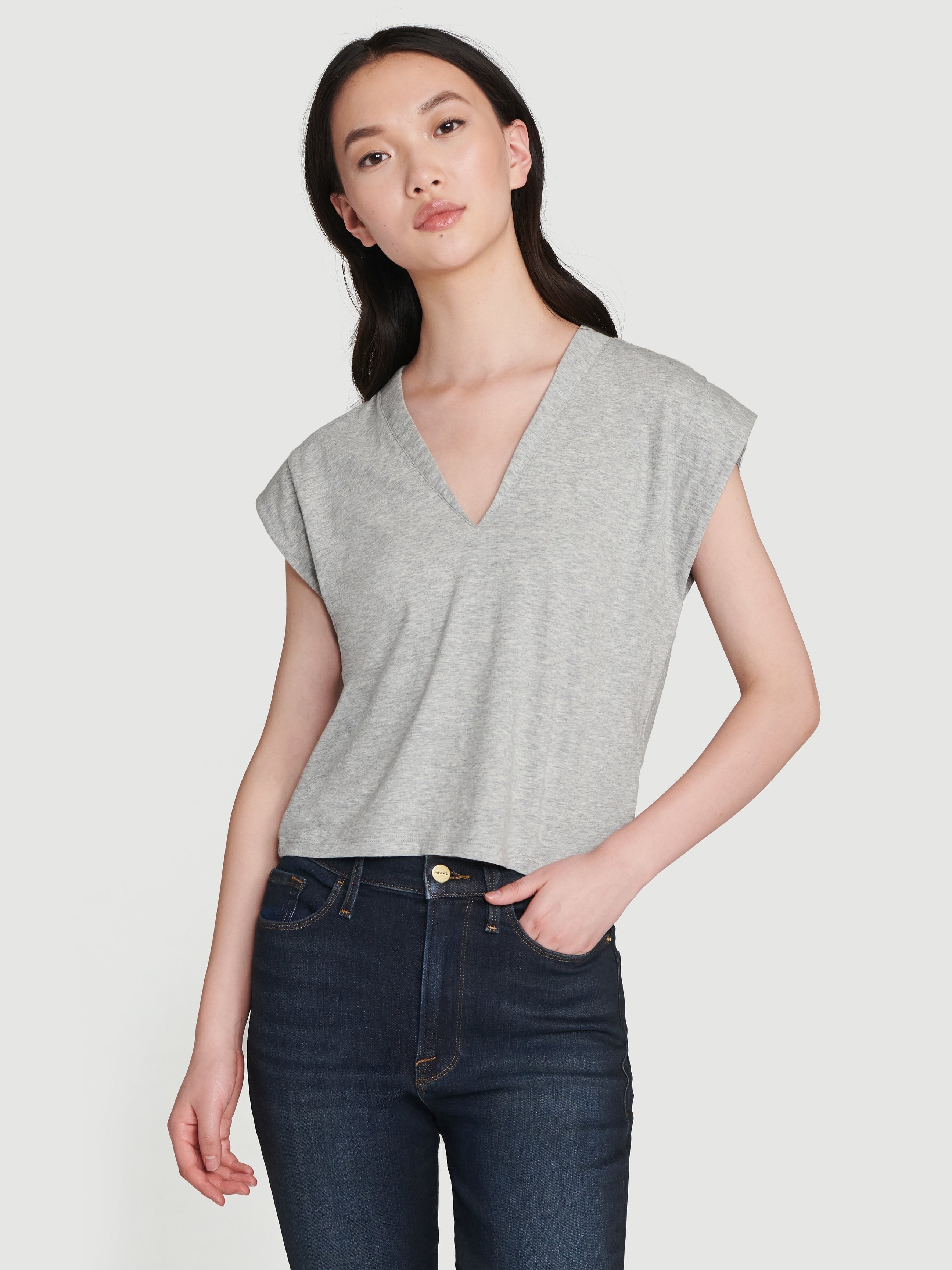 Le High Rise V Neck Tee in Gris Heather - 2