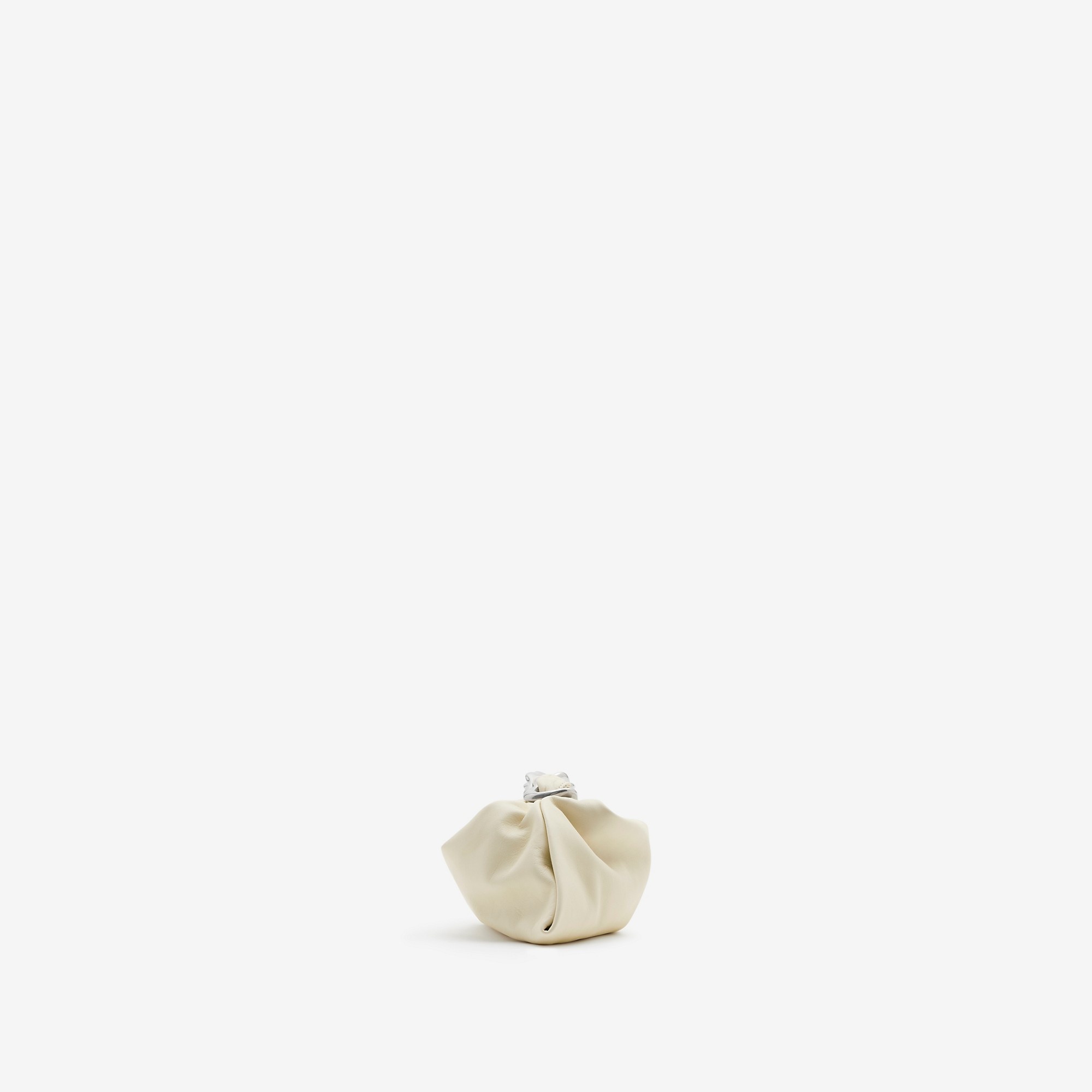 【BURBERRY】SMALL SWAN スモール スワンバッグ Burberry Swan レザー ショルダーバッグ M | ブラック | FARFETCH JP