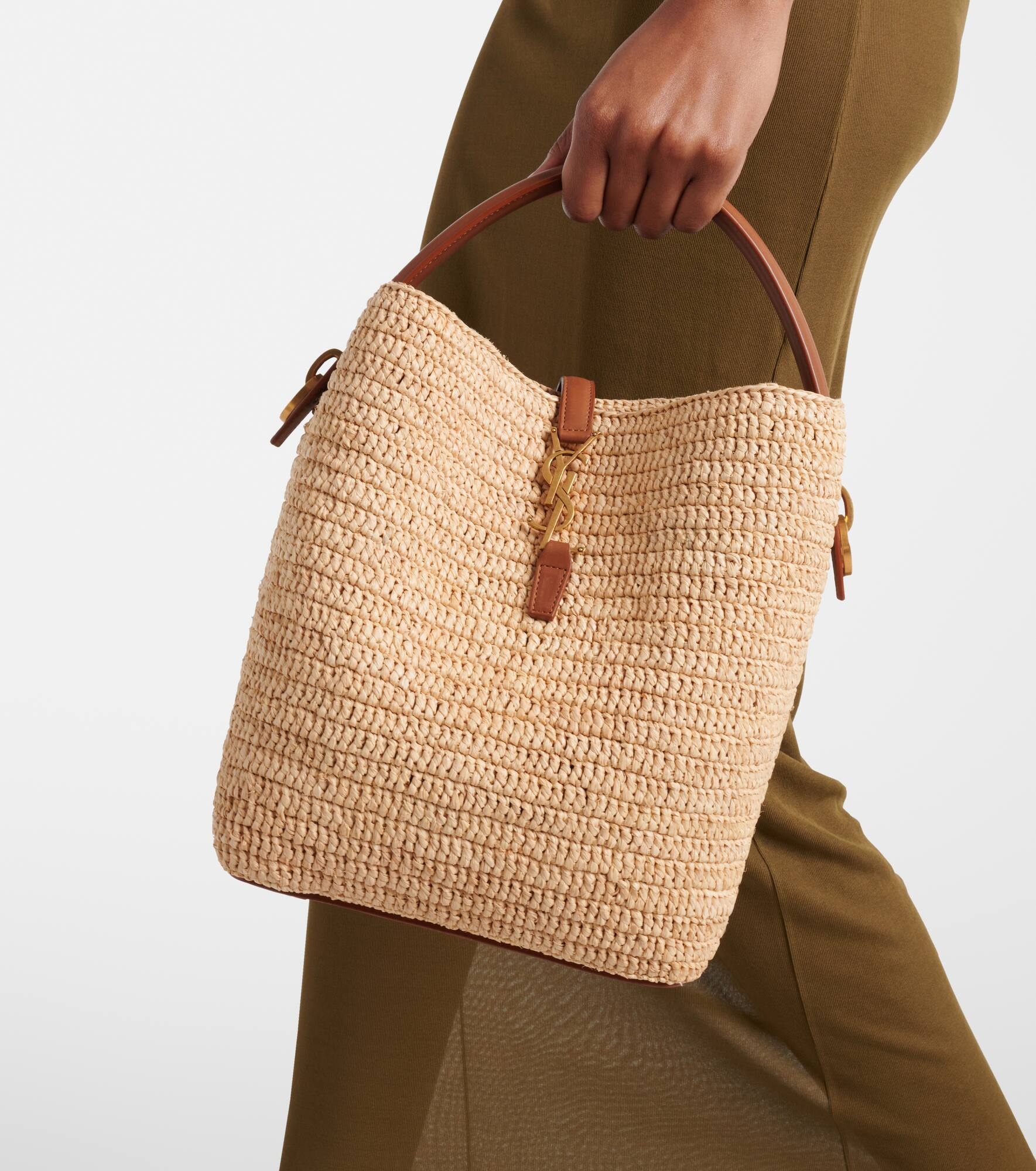 Le 37 leather-trimmed raffia bucket bag - 7