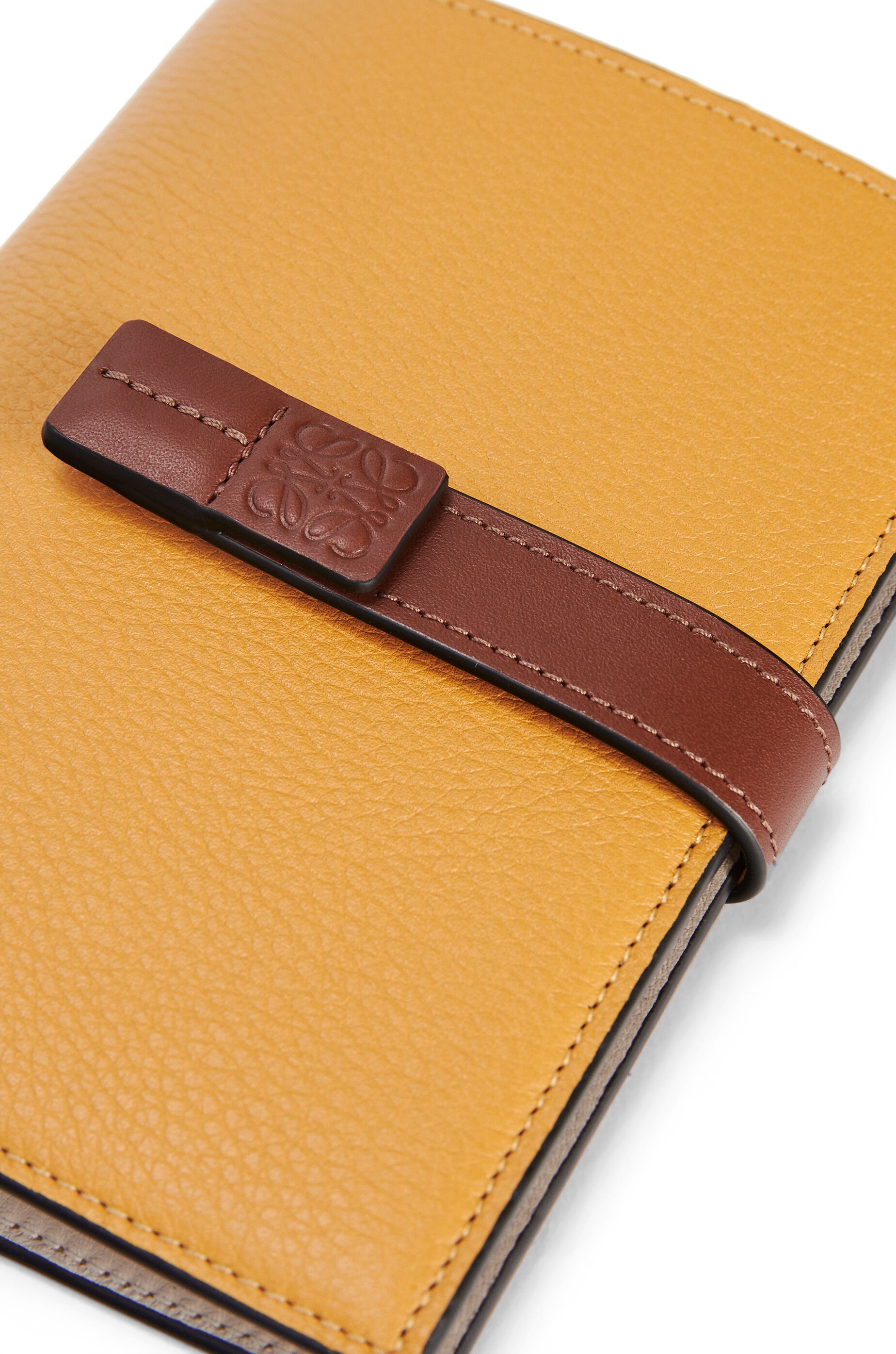 Medium Vertical Wallet in soft grained calfskin - 5