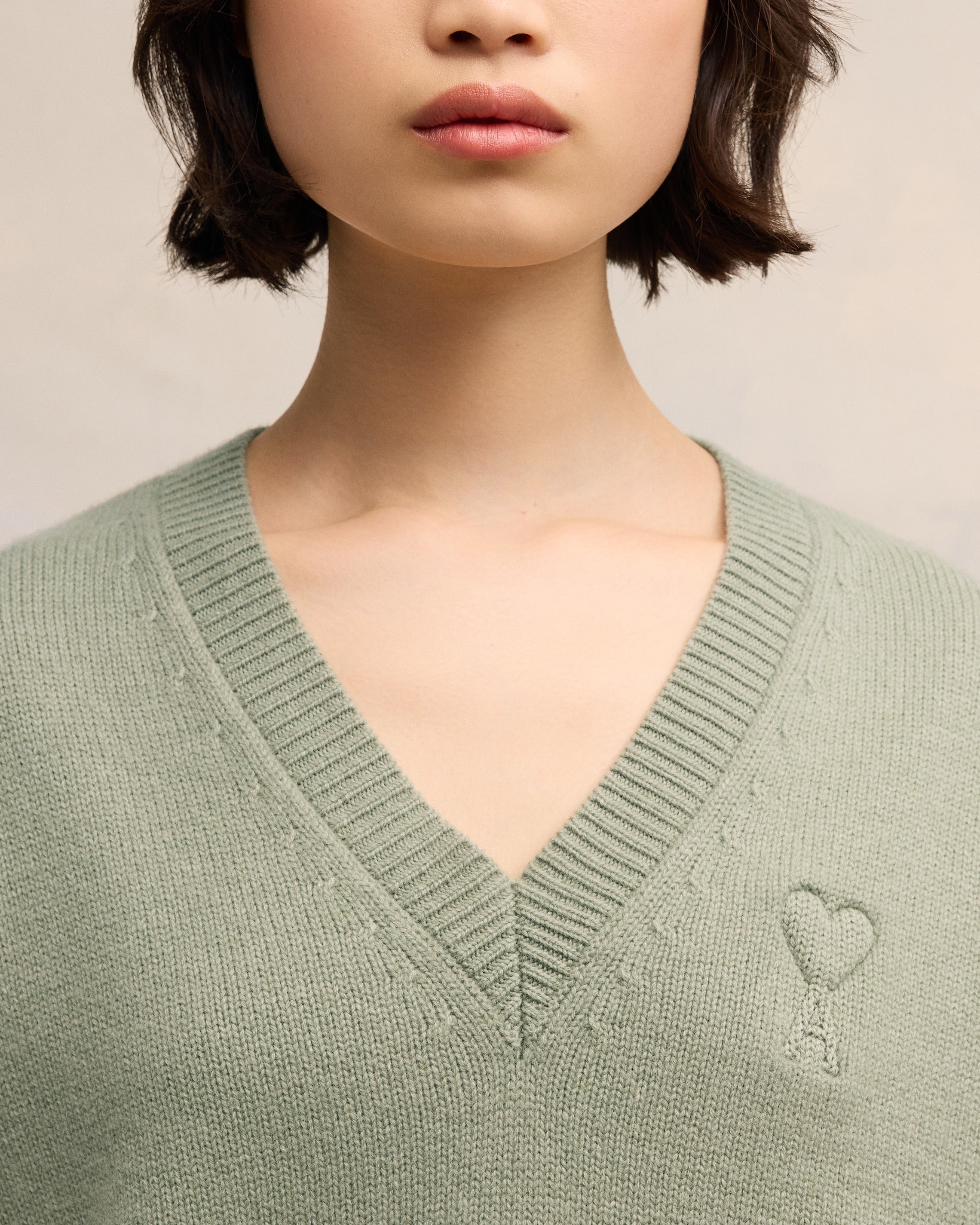 EMBOSSED AMI DE COEUR V NECK SWEATER - 4