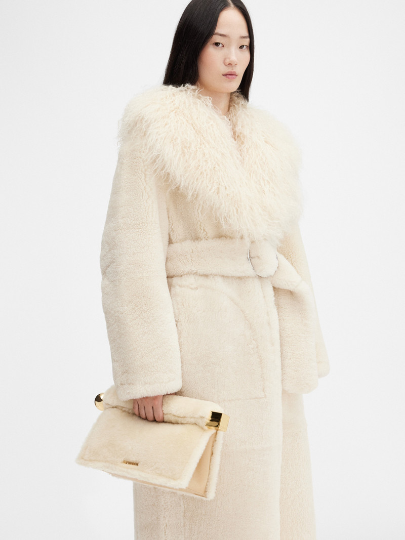 JACQUEMUS The Rond Carré clutch outlook