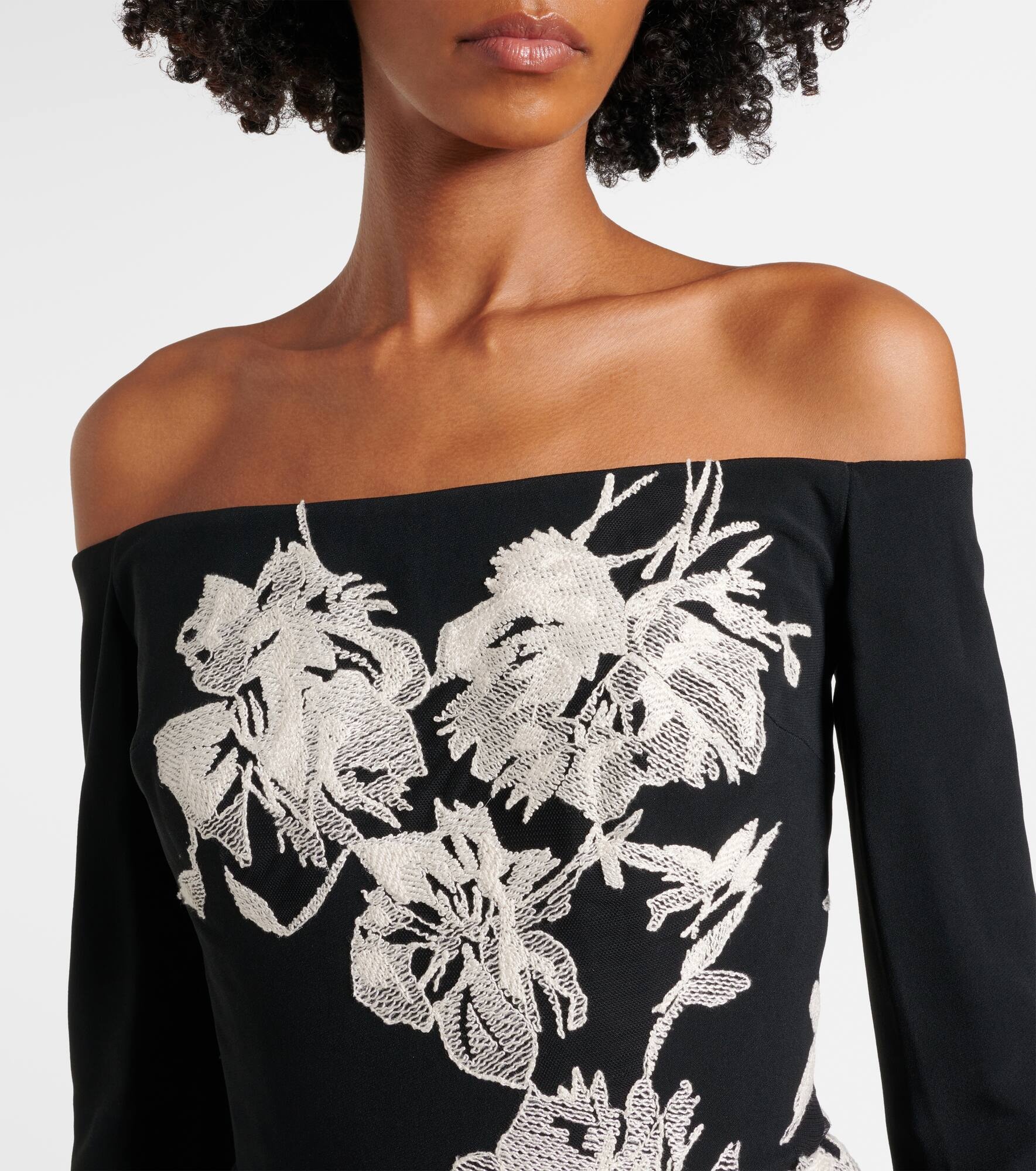 Embroidered off-shoulder midi dress - 4