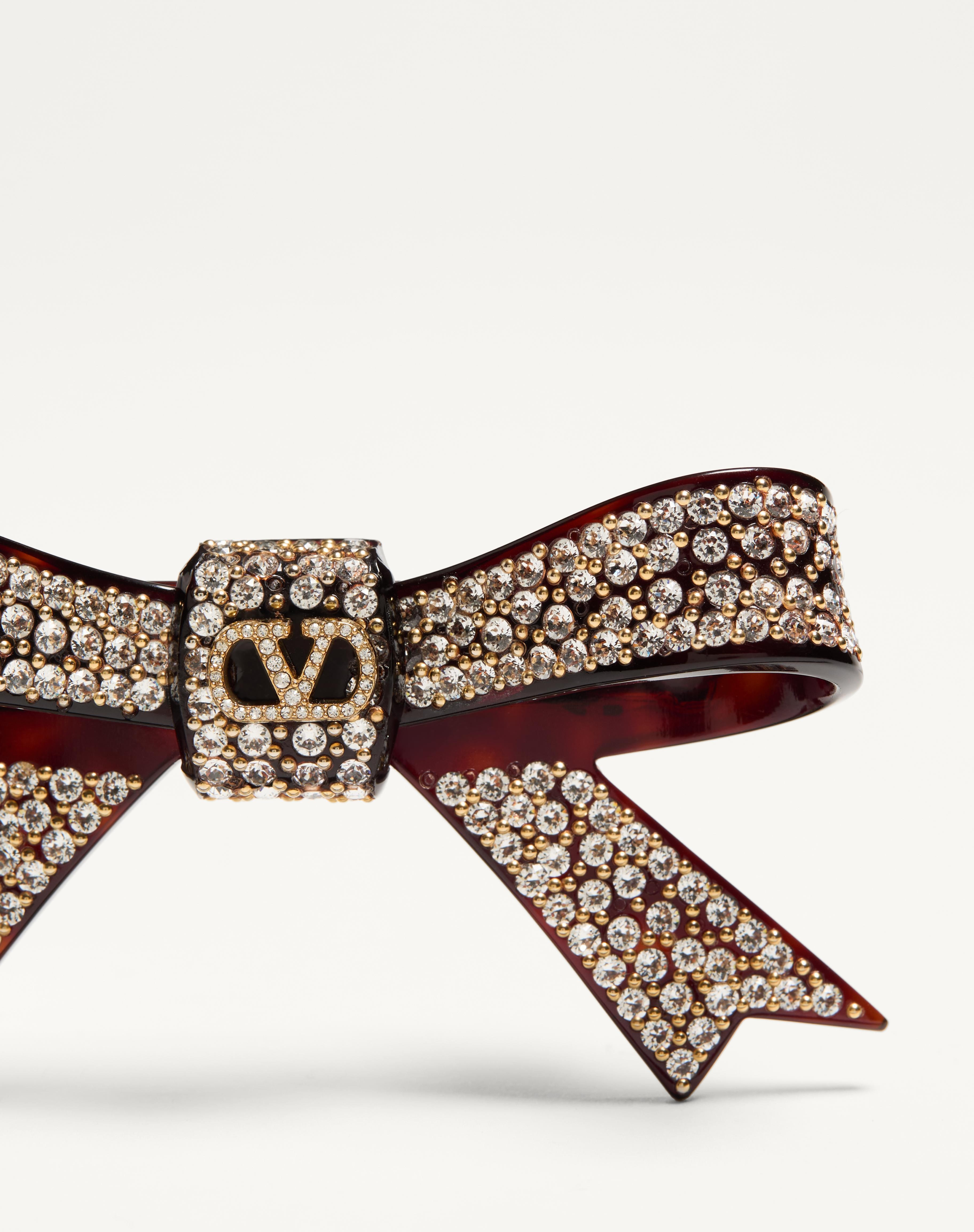 VLOGO SIGNATURE HAIR CLIP IN RESIN, METAL AND CRYSTALS - 3
