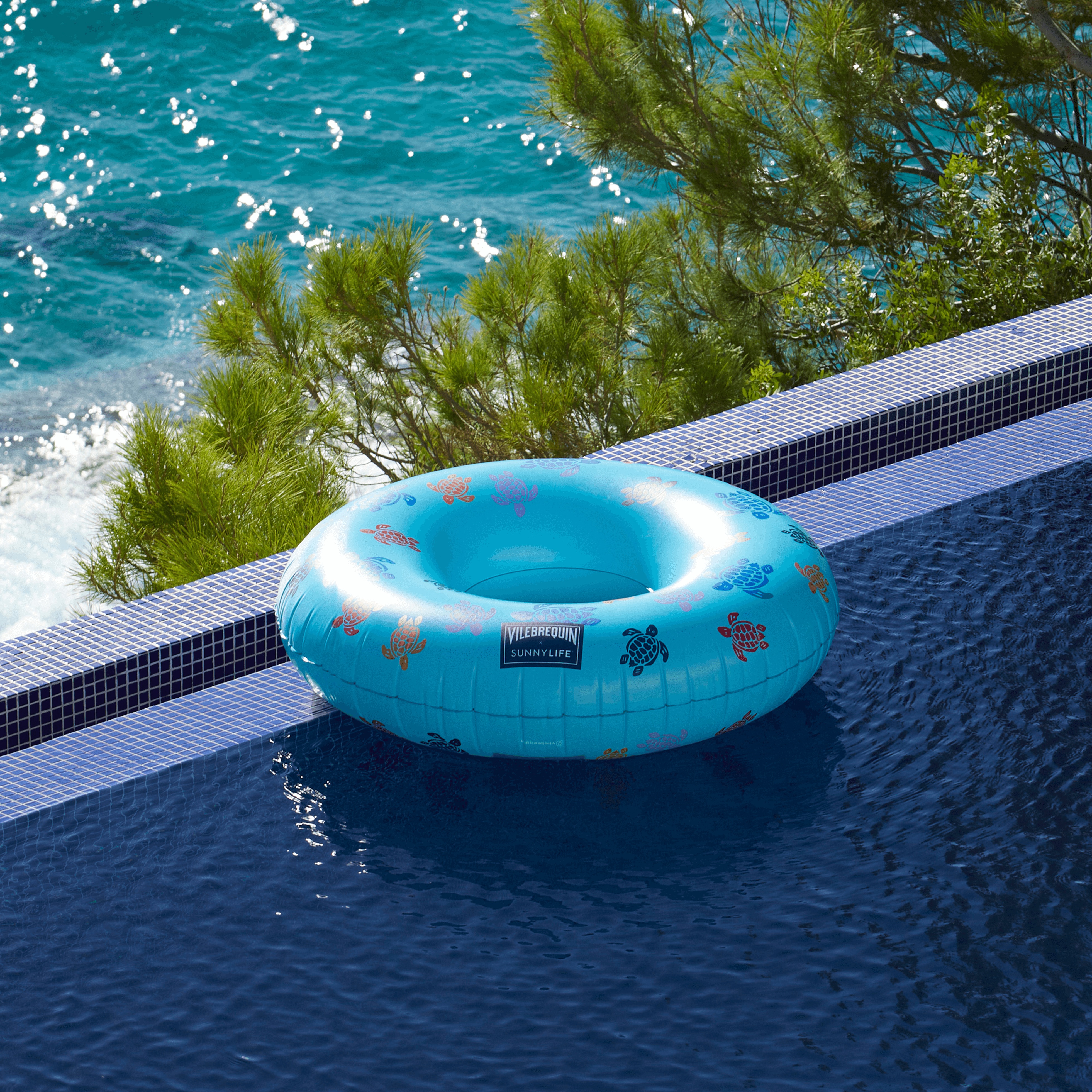 Inflatable Pool Ring Ronde des Tortues - VILEBREQUIN X SUNNYLIFE - 1