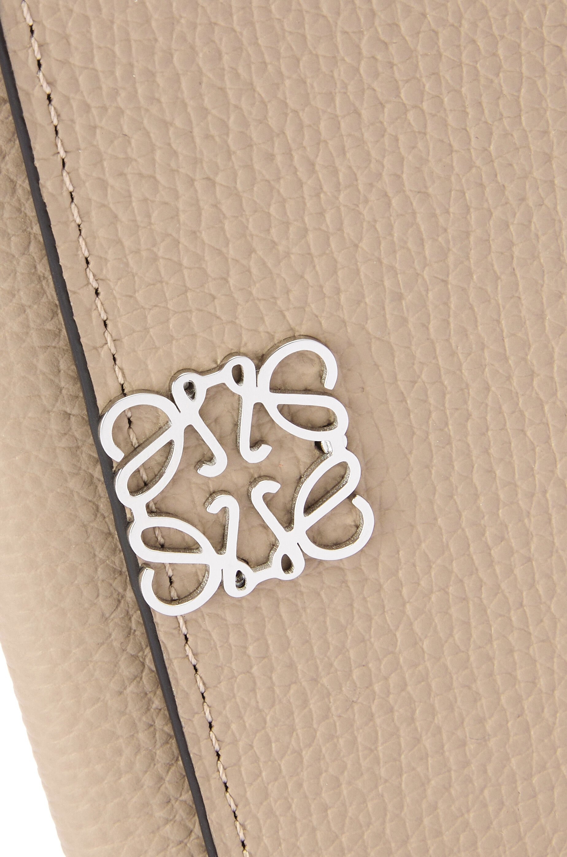Anagram small vertical wallet in pebble grain calfskin - 5