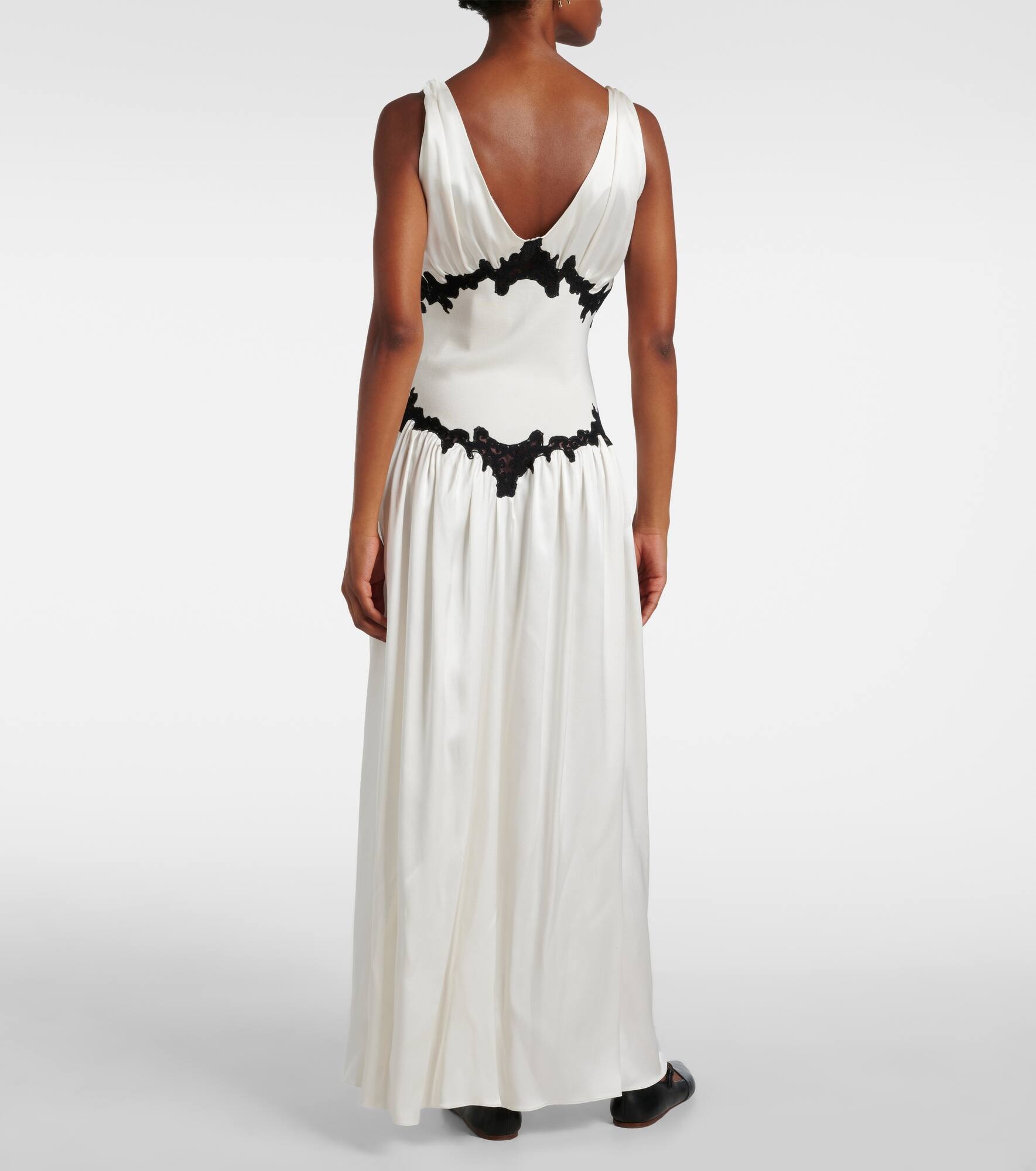 Highland embroidered silk gown - 3