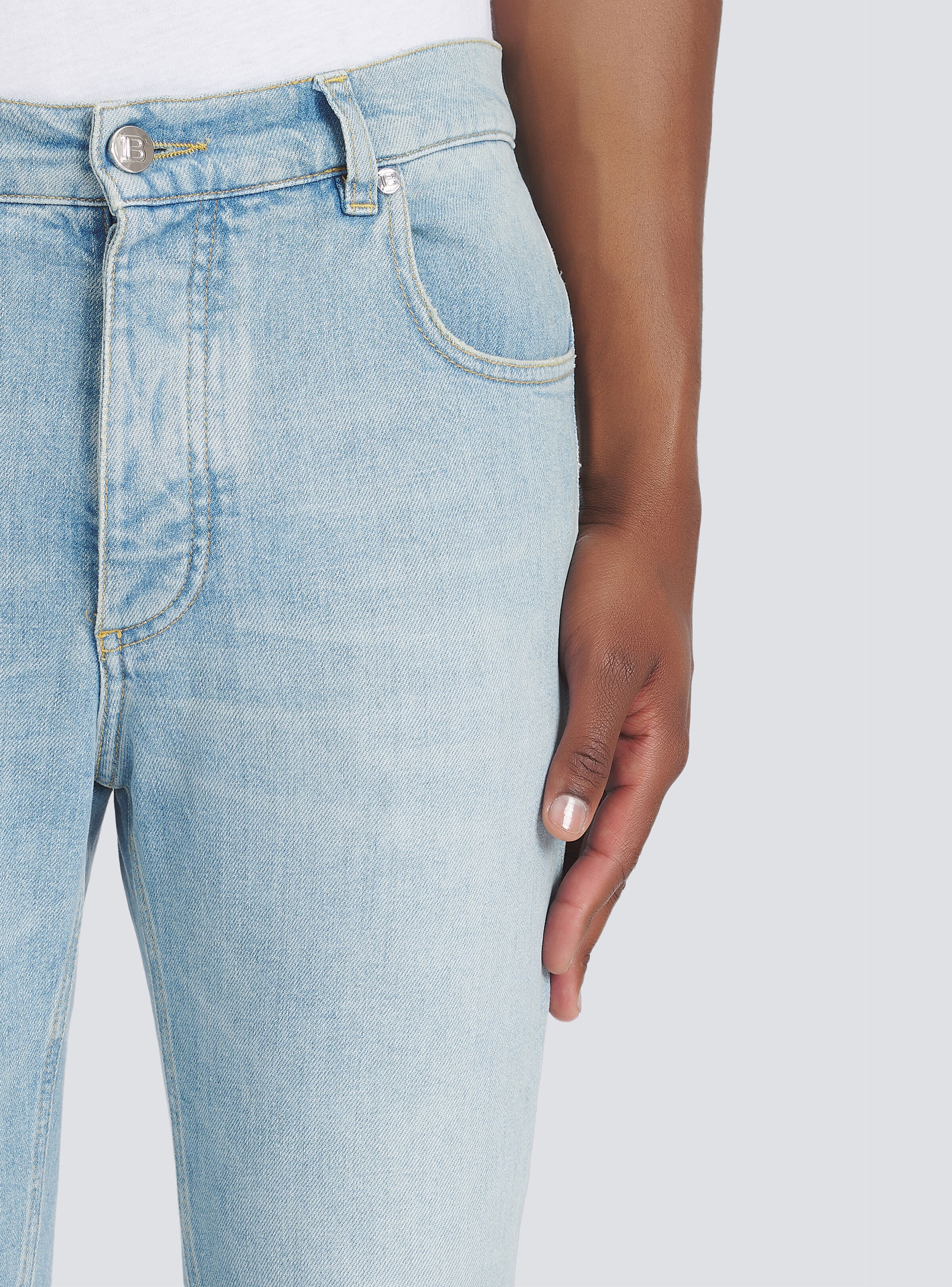 Slim cut  eco-designed denim cotton jeans with embossed Balmain logo - 7