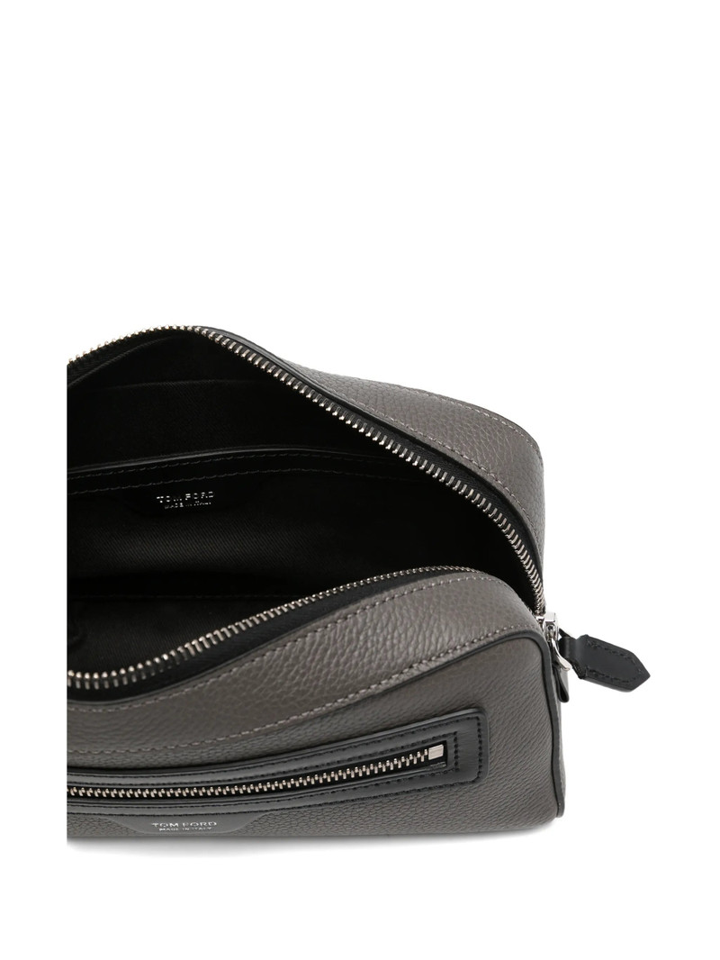 TOM FORD Tom Ford Logo-plaque Pebbled Wash Bag outlook
