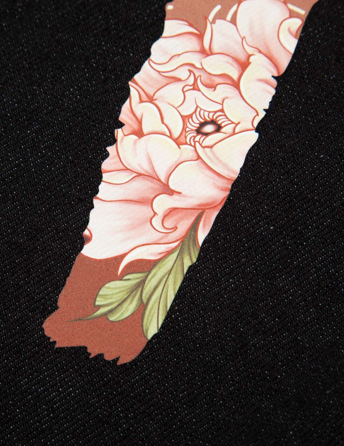 EMBROIDERY GOLDFISH AND FLORAL FLOW BRUSHSTROKE DAICOCK PRINT BOYFRIEND JEANS - 9