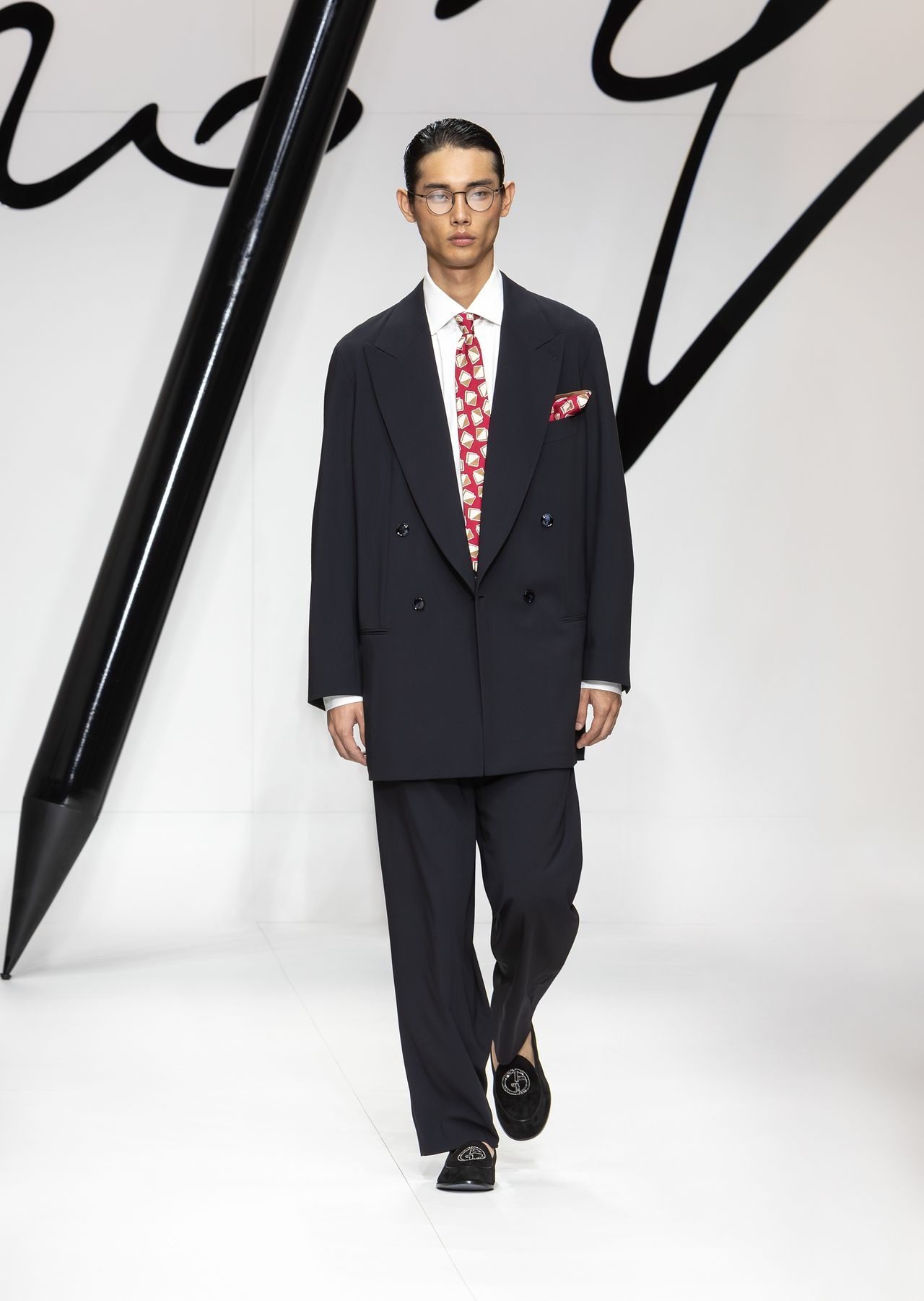 Double-breasted suit in virgin wool crêpe - 7