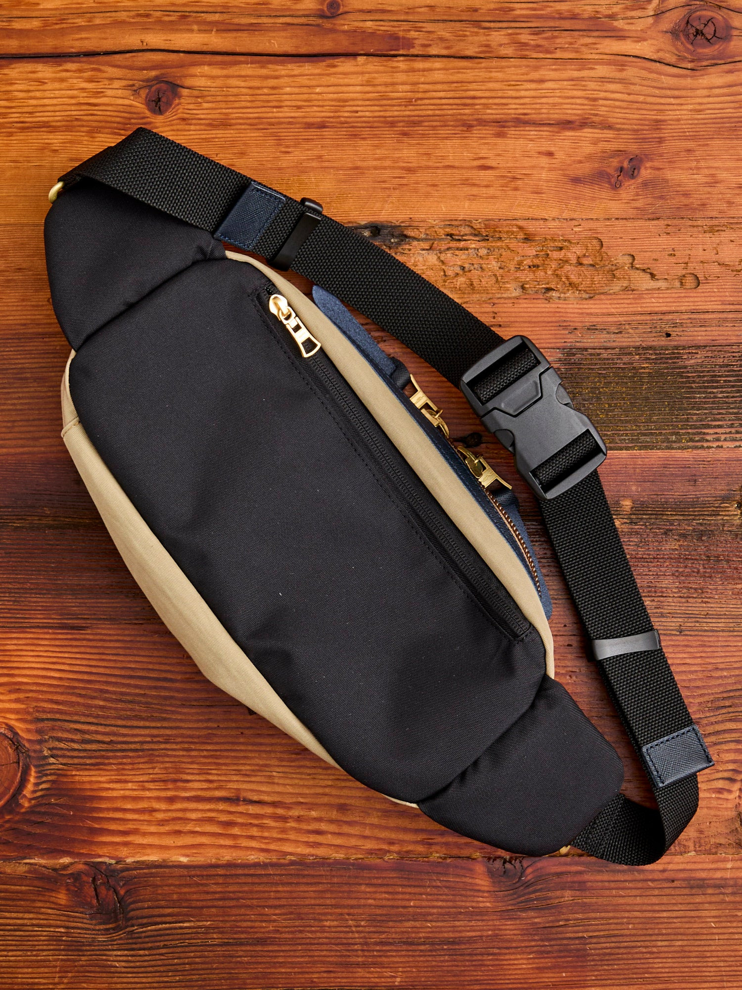 Link Waist Bag v2 in Beige - 10
