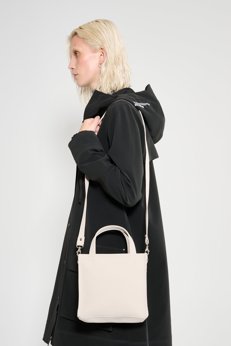 Stutterheim Biblio Bag Matte Light Sand outlook