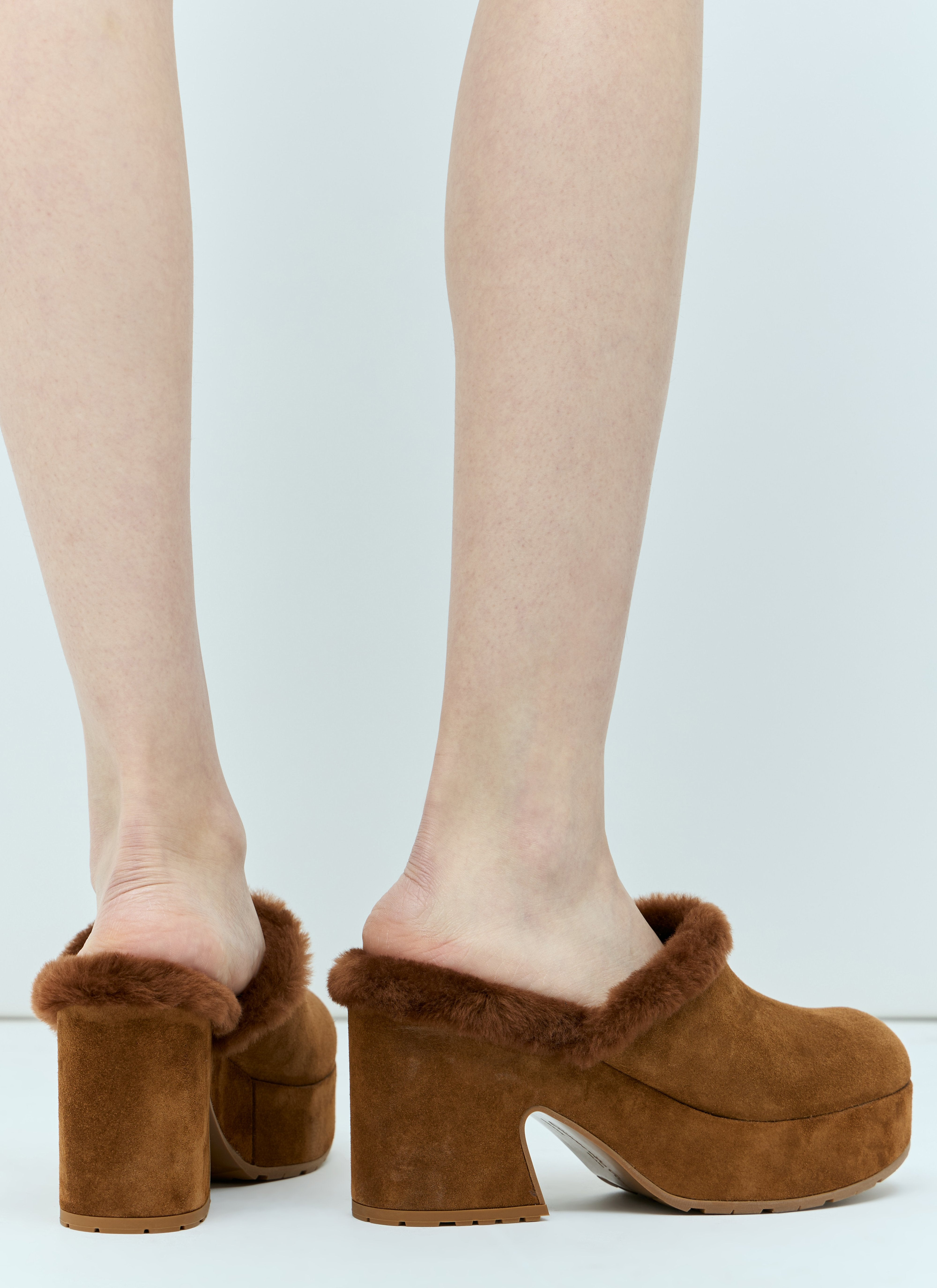サンダル・ミュール Gianvito Rossi Clog Lyss In Camoscio Lyss suede platform clogs in black - Gianvito Rossi | Mytheresa