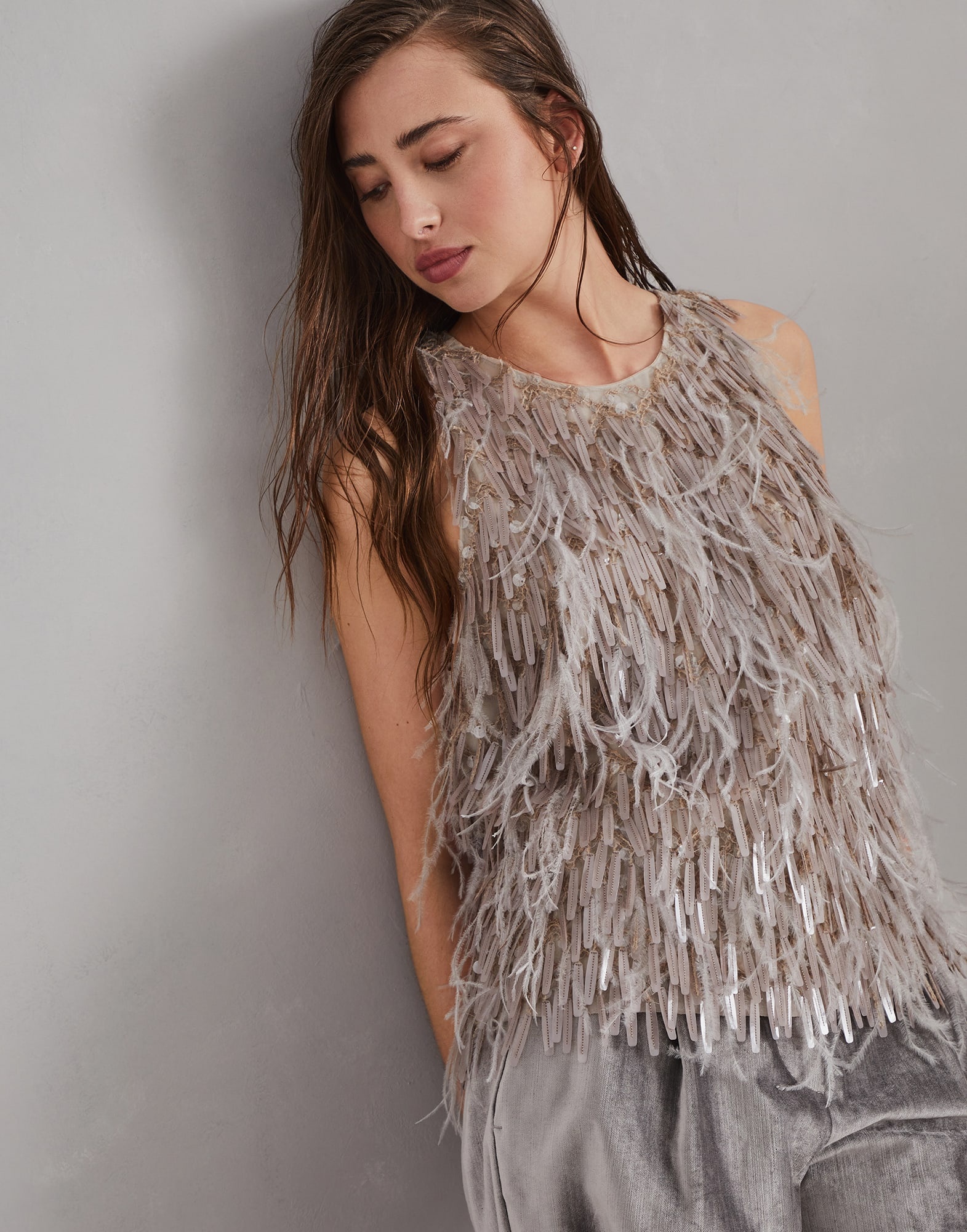 Dazzling cascade embroidery top in crispy silk with feathers - 4