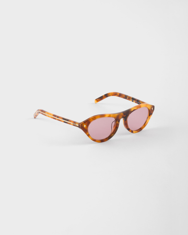 상징 금속 plaque를 가진 Prada sunglasses 3