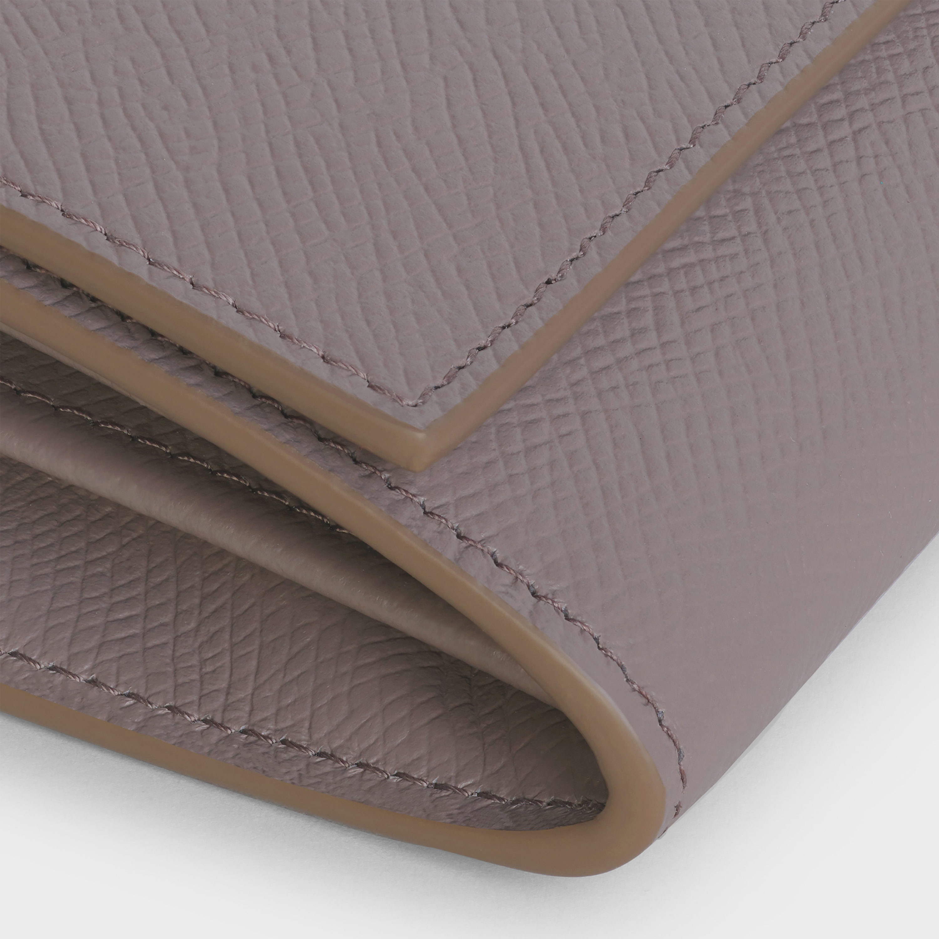 Large flap wallet in Grained calfskin - 5