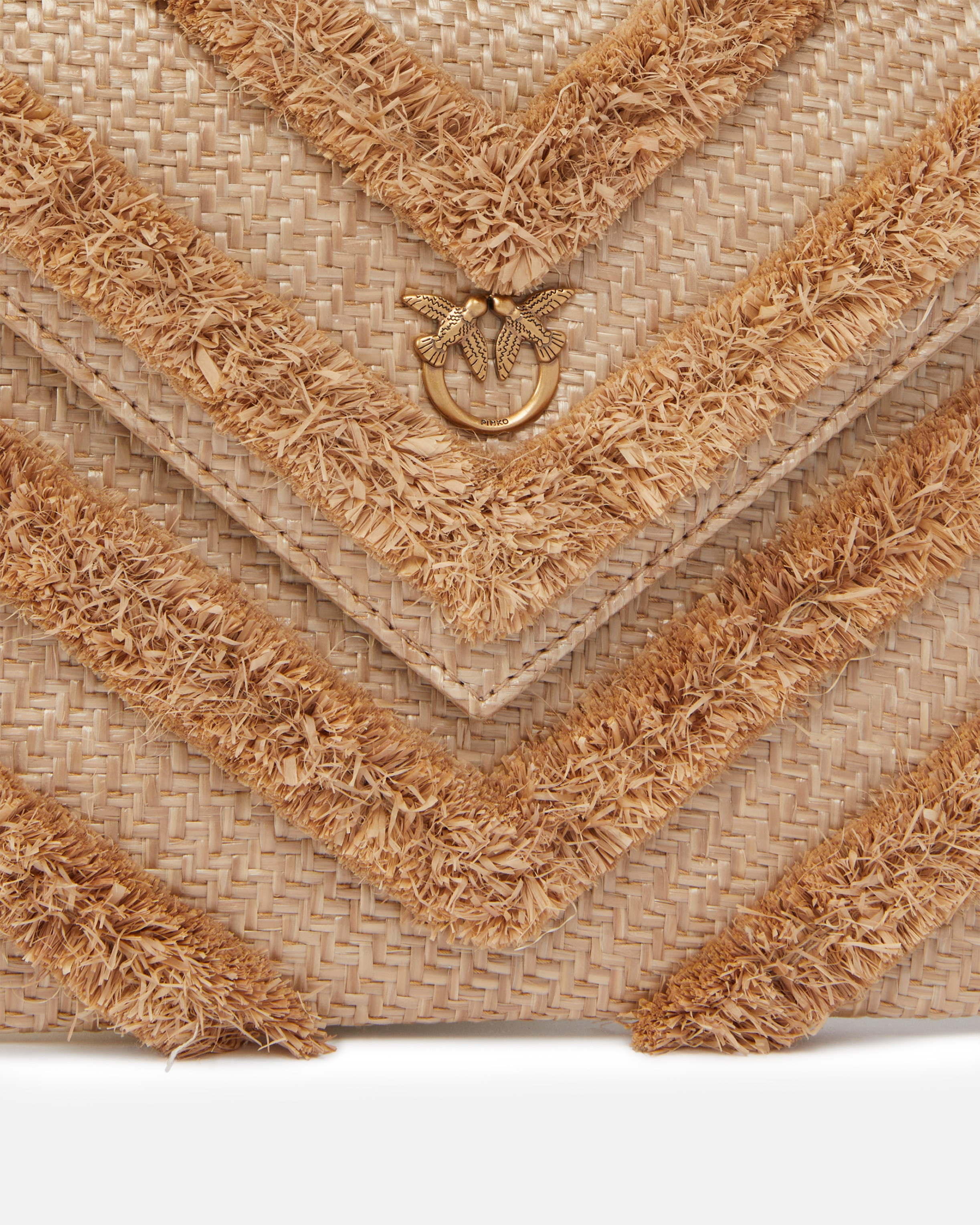 FLAT CLUTCH BAG IN FRINGED CHEVRON RAFFIA - 3
