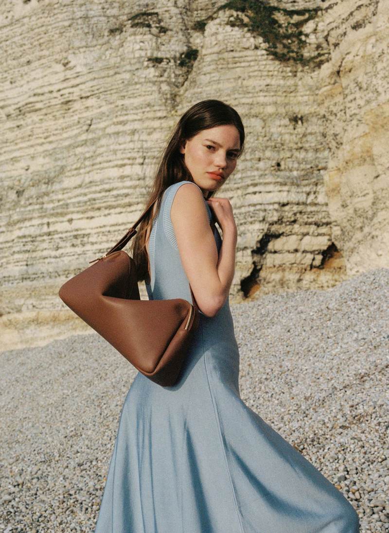 Elleme Trousse Large Leather Cognac outlook