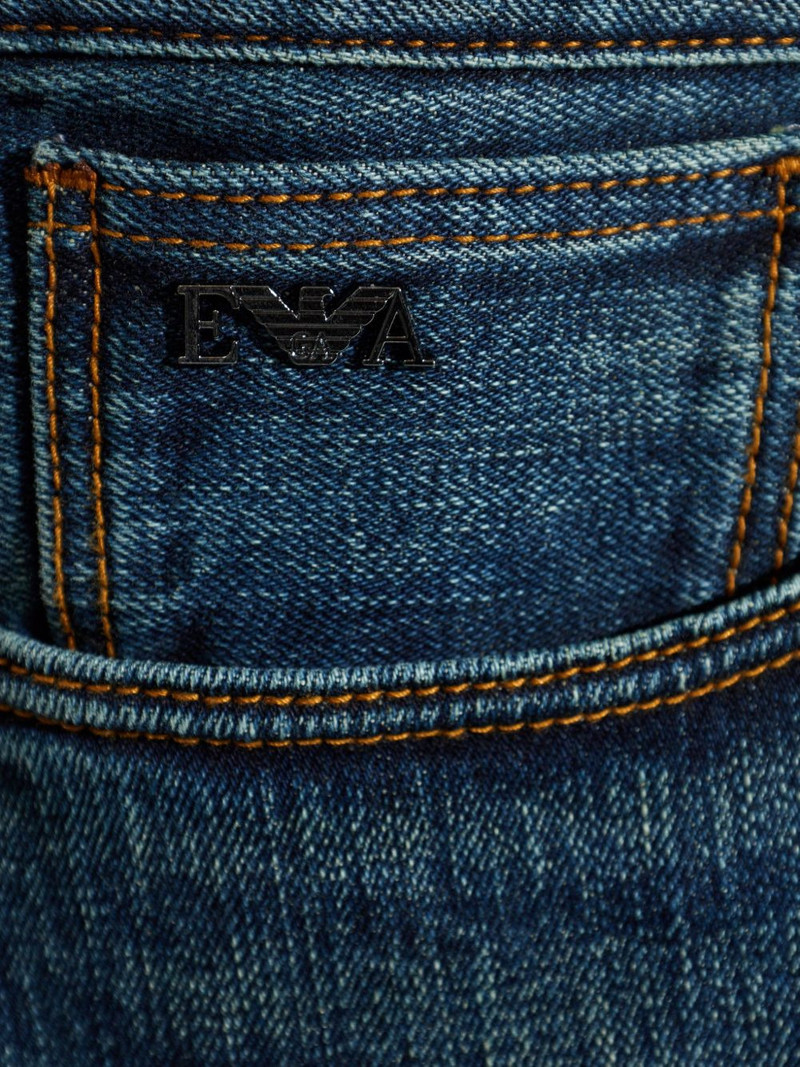 logo jeans 5