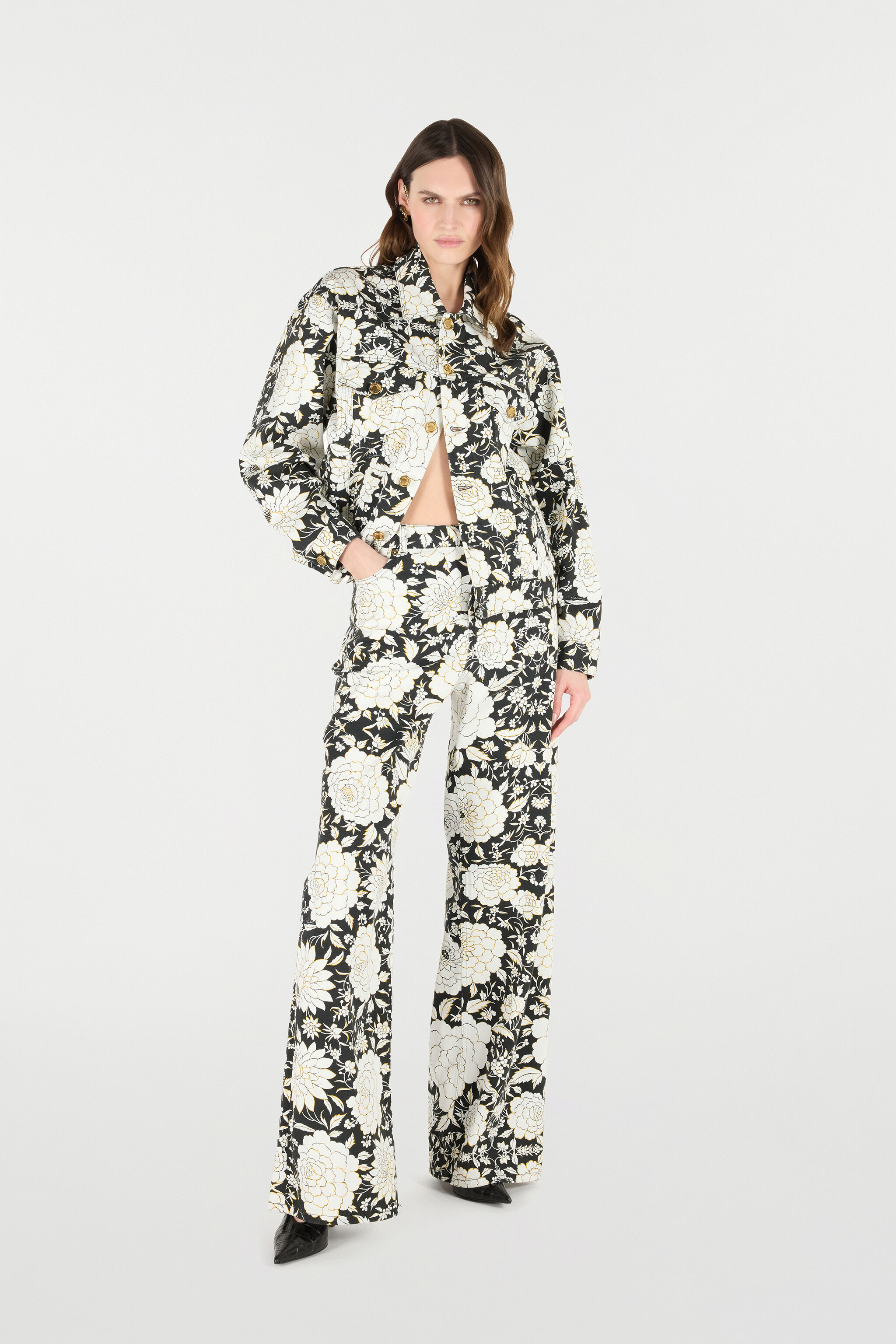 Pants With All-Over Floral Print - 2