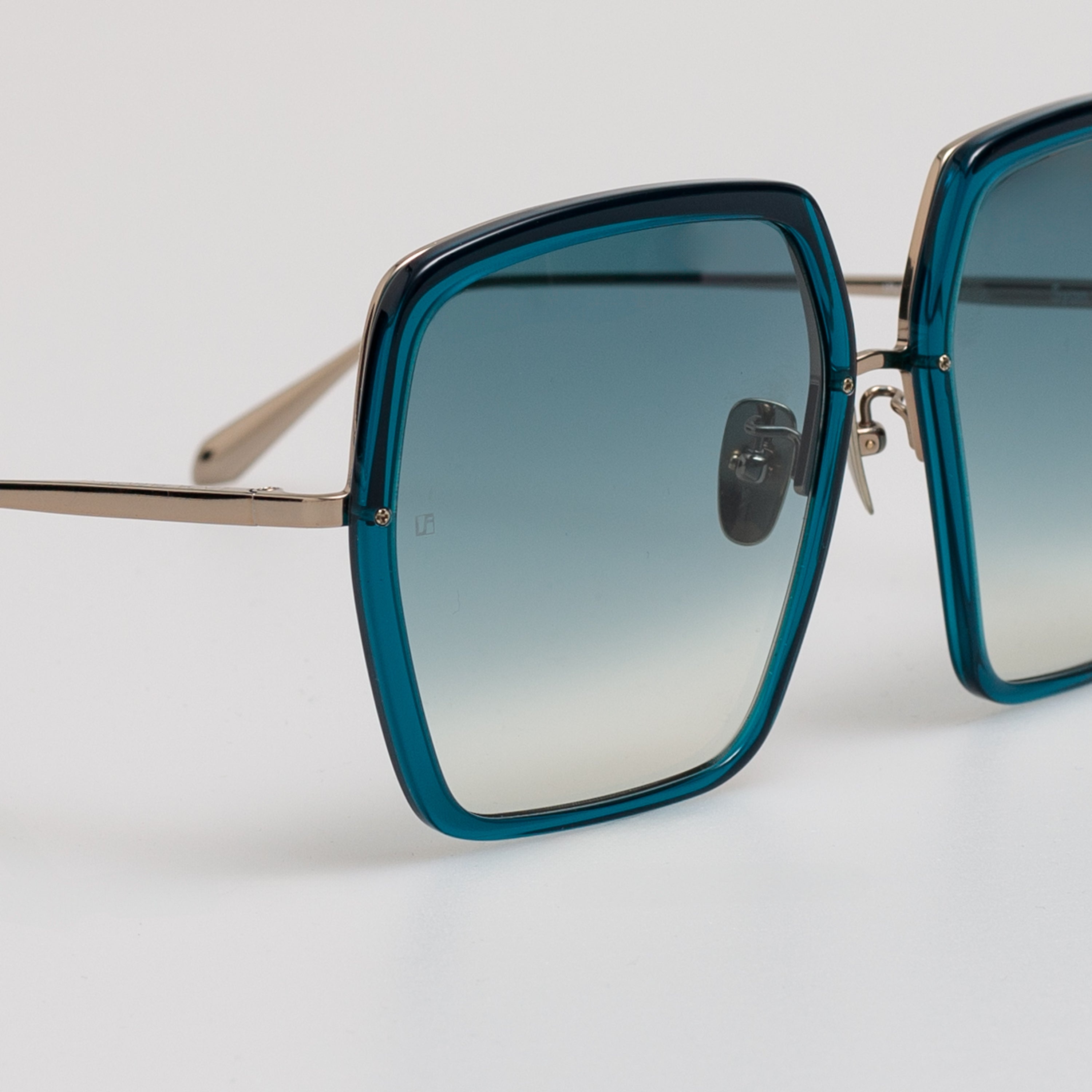 Syan Oversize Sunglasses in Aqua - 4