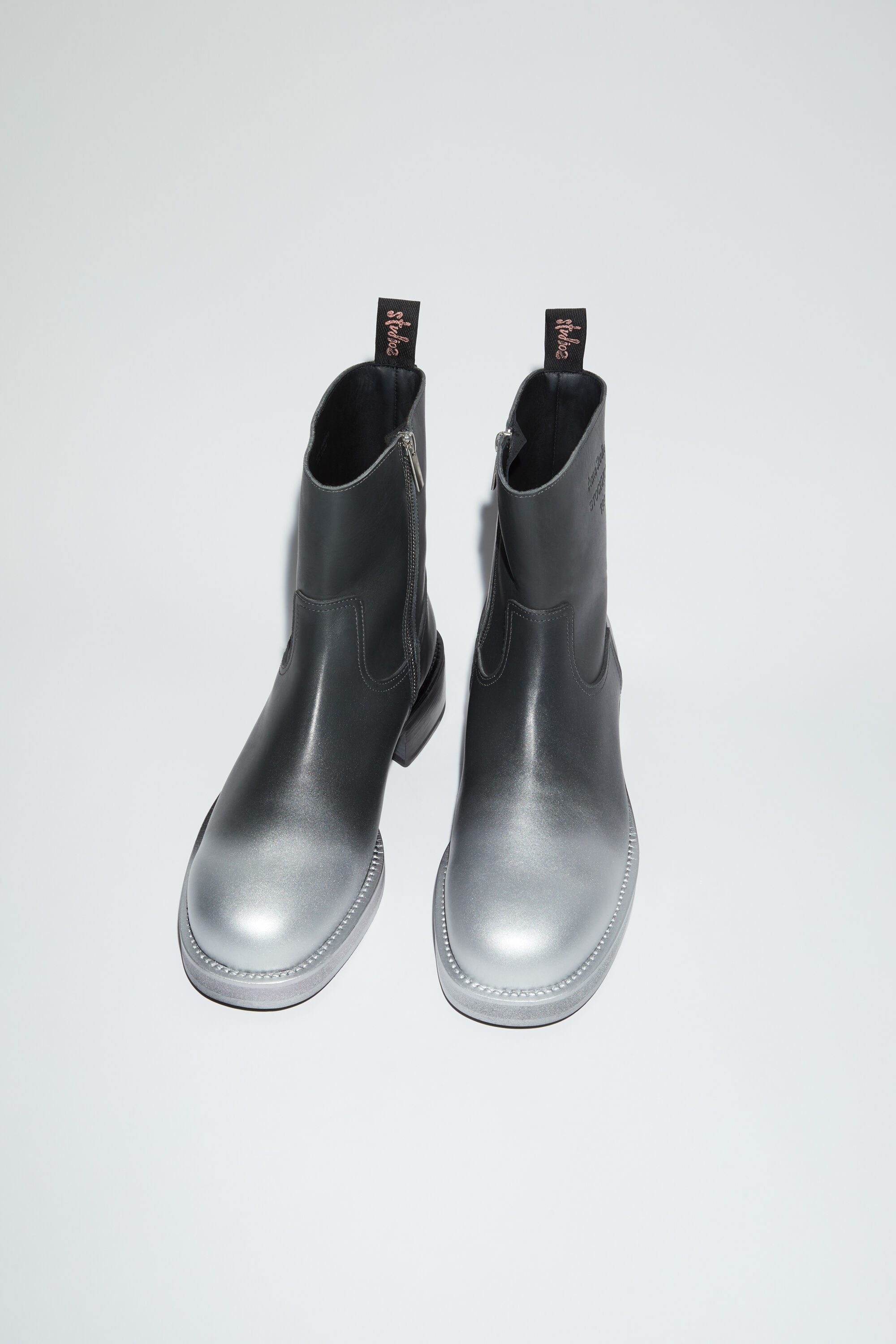 Sprayed leather low boots - Grey - 2
