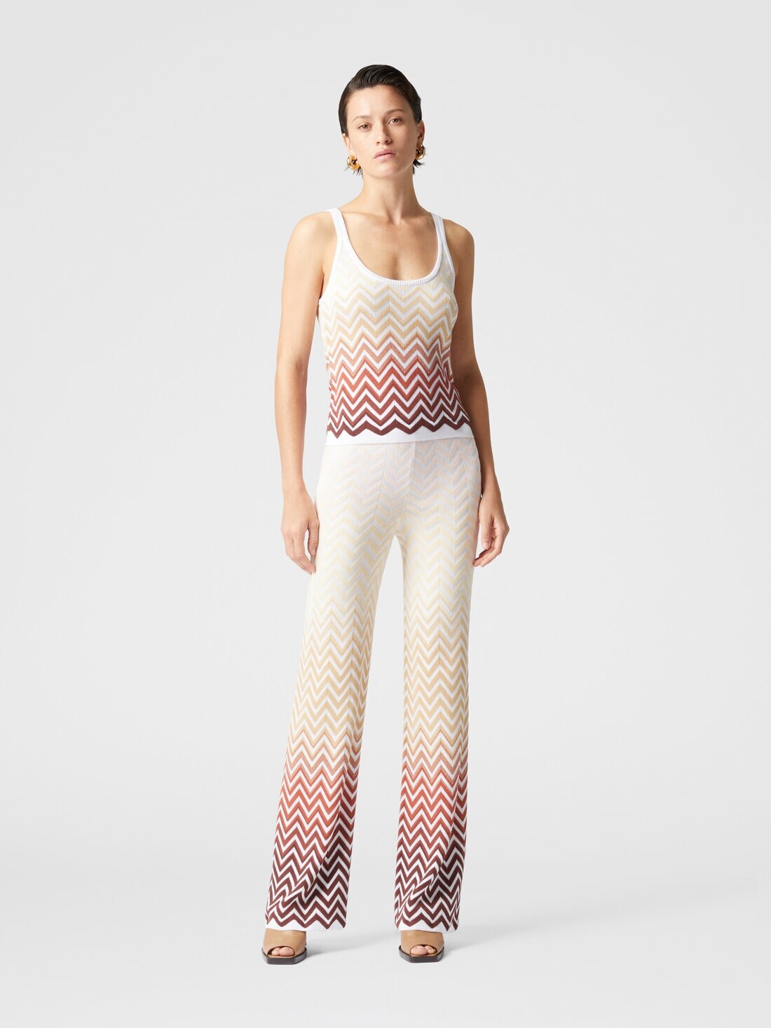 Straight trousers with dégradé chevron motif - 2