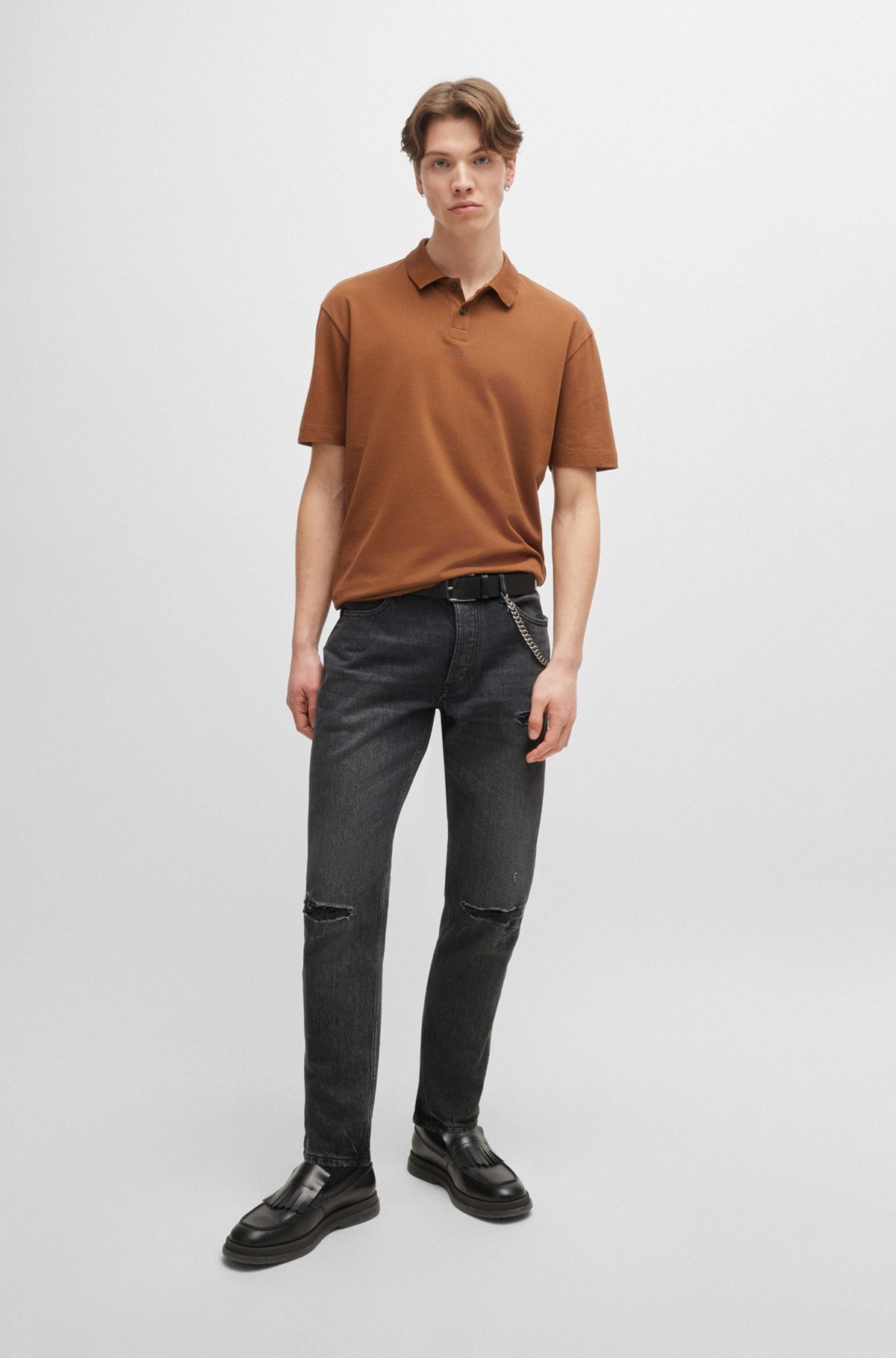 TAPERED-FIT JEANS IN BLACK DISTRESSED DENIM - 3