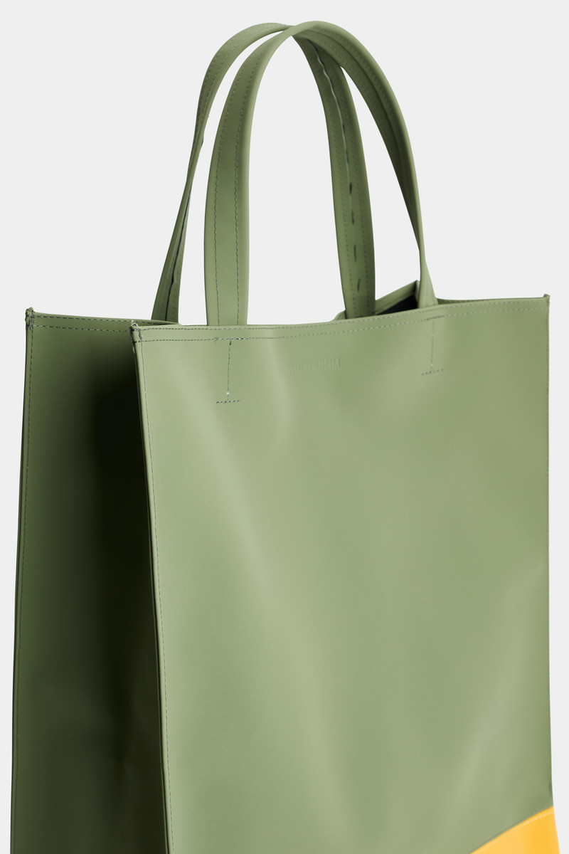Stutterheim Stylist Bag Matte Dry Green/Warm Honey outlook
