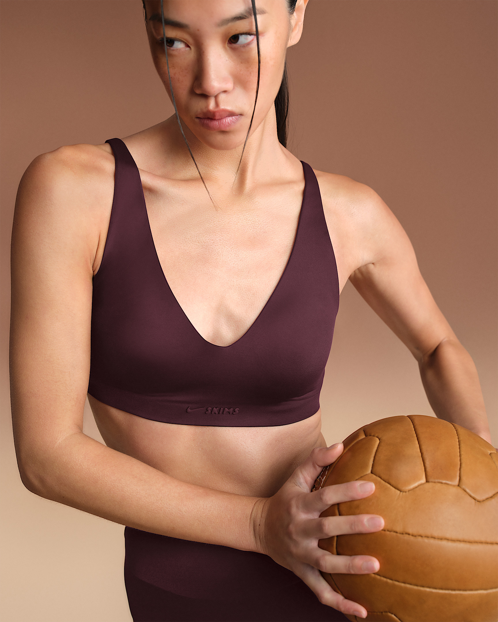 NikeSKIMS Shine Women's V-Neck Bra - 3
