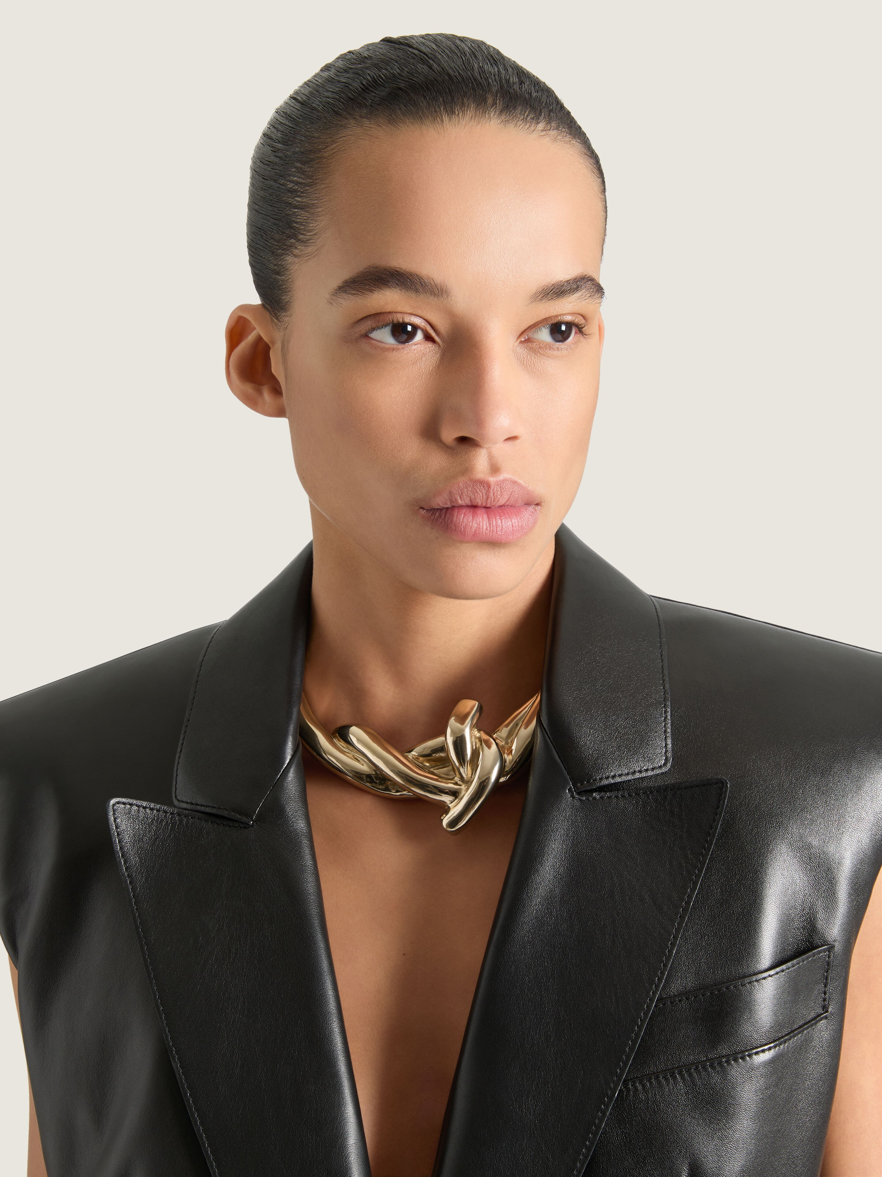 CHAIN LINK TORQUE NECKLACE IN METAL - 2