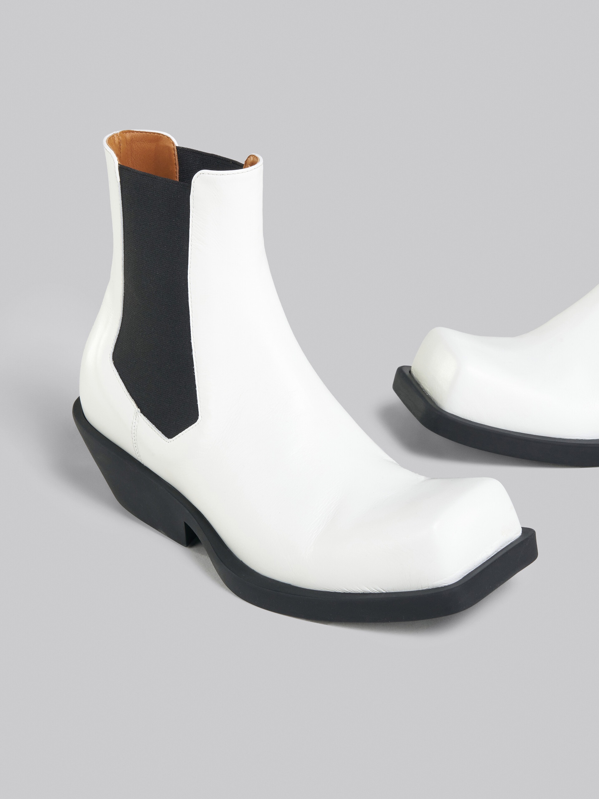 WHITE LEATHER CHELSEA BOOT - 4