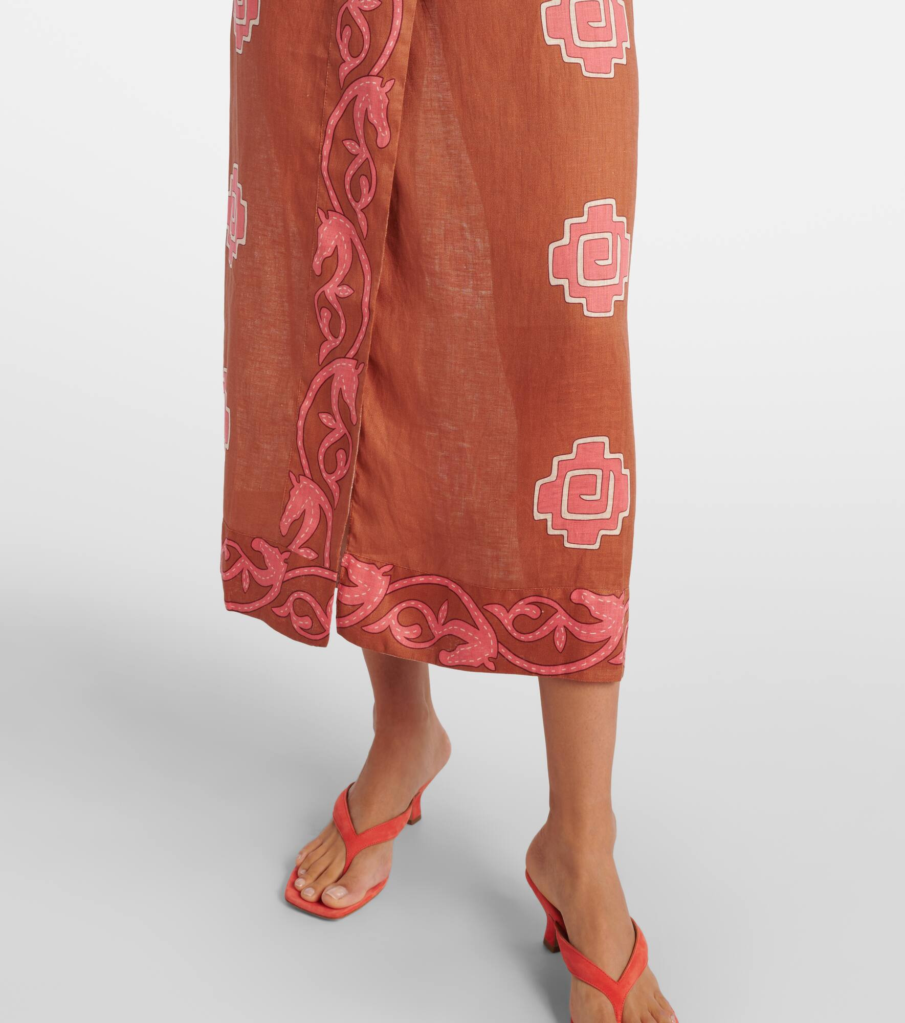 Embroidered smocked linen midi dress - 5