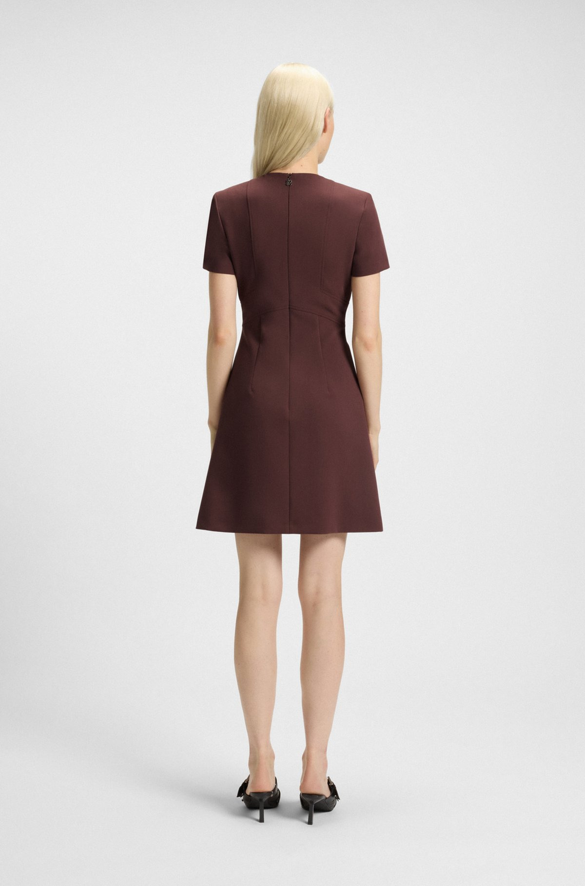 SHORT-SLEEVED DRESS WITH PLEAT FRONT - 4