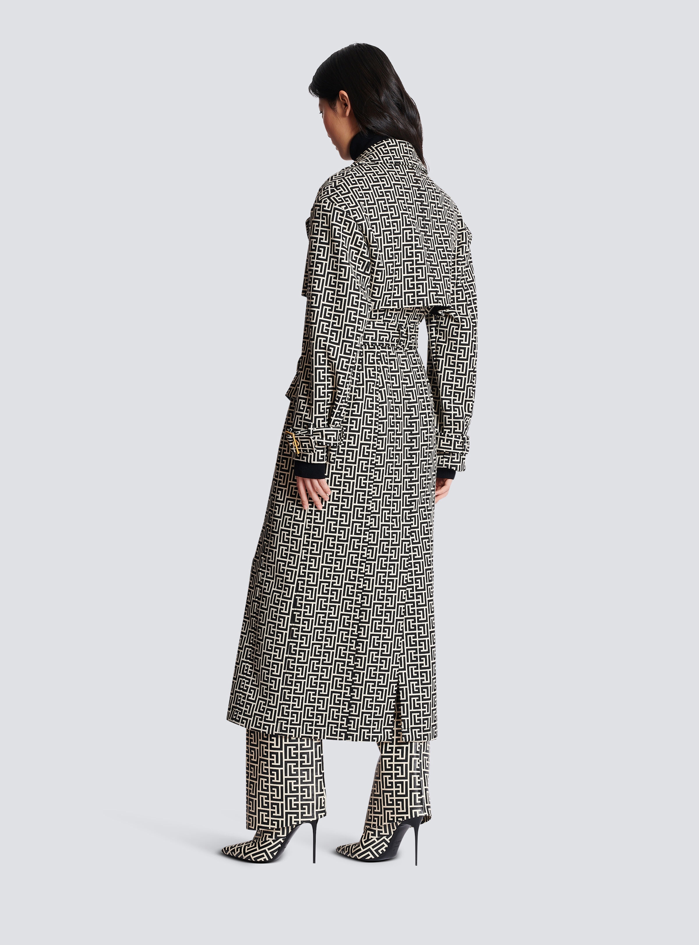 Monogrammed trench coat - 4