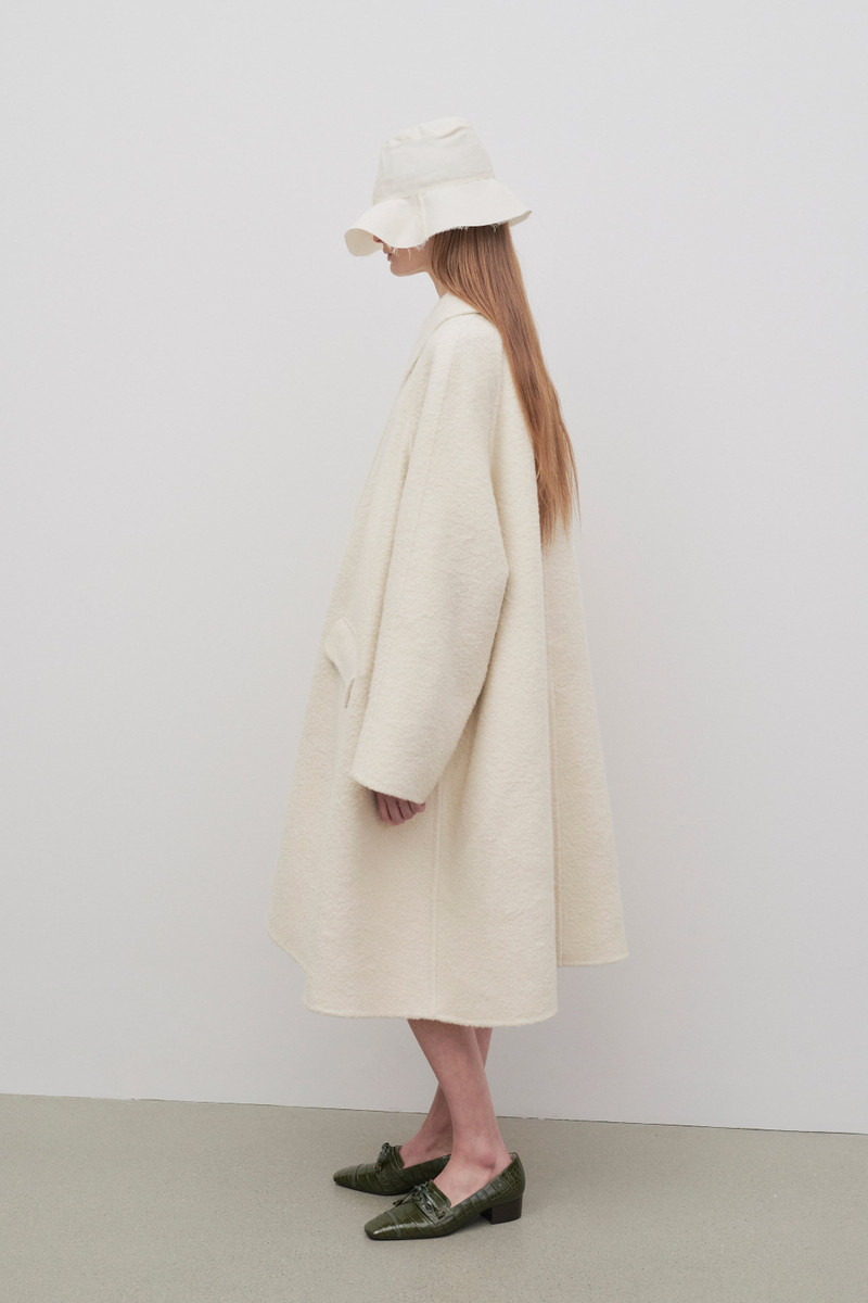 Garthel Coat in Cashmere and Silk 4