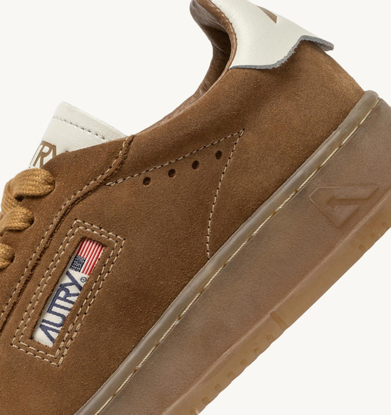 DALLAS LOW SNEAKERS IN MARSHMALLOW AND CIGAR SUEDE 6