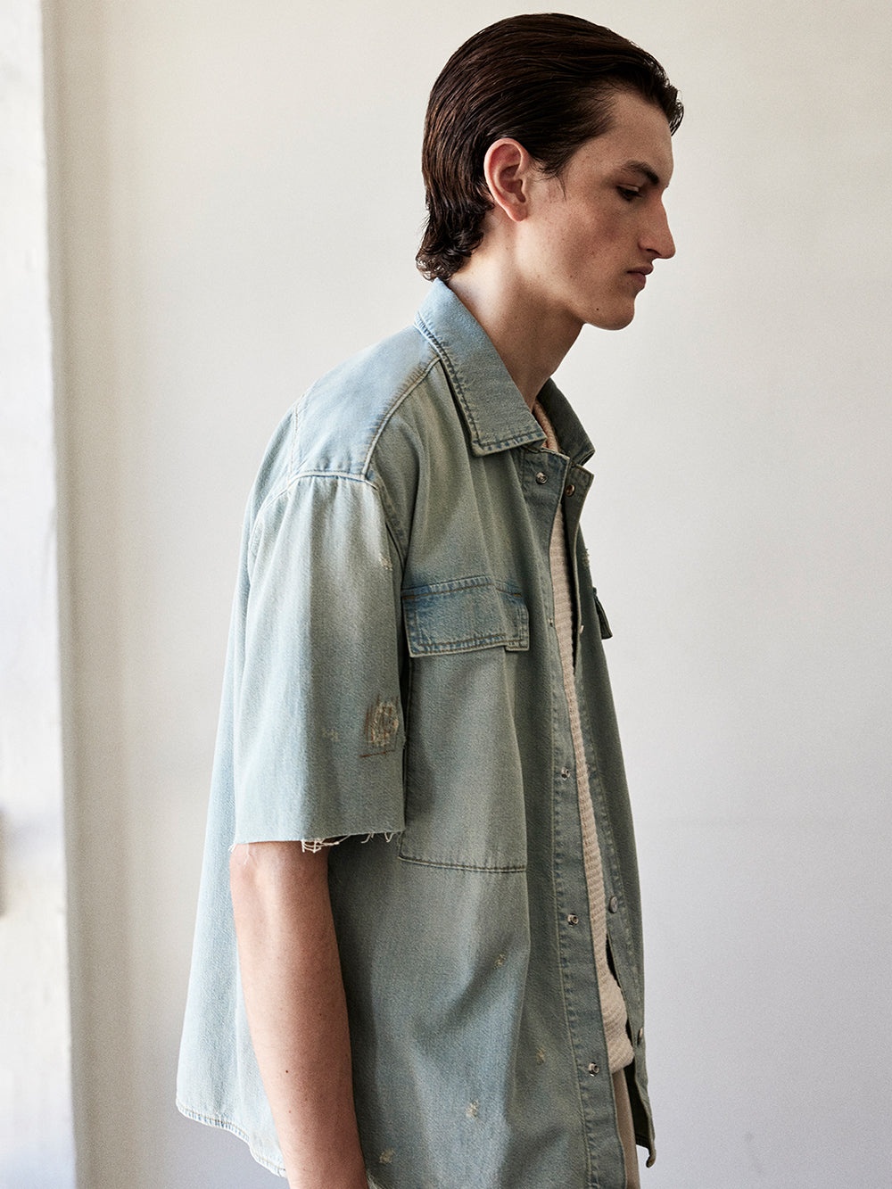 Short Sleeve Relaxed Denim Shirt in Oahu - 5